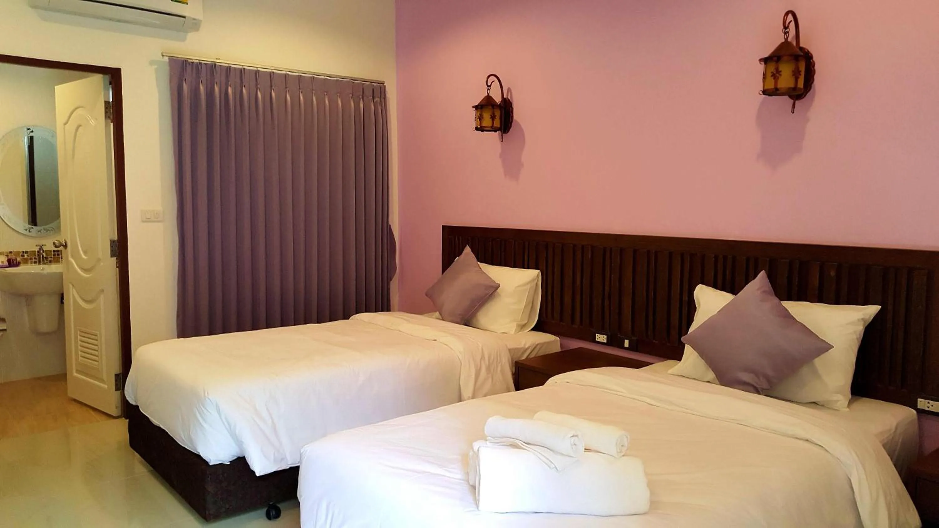 Shower, Bed in BS Airport at Phuket