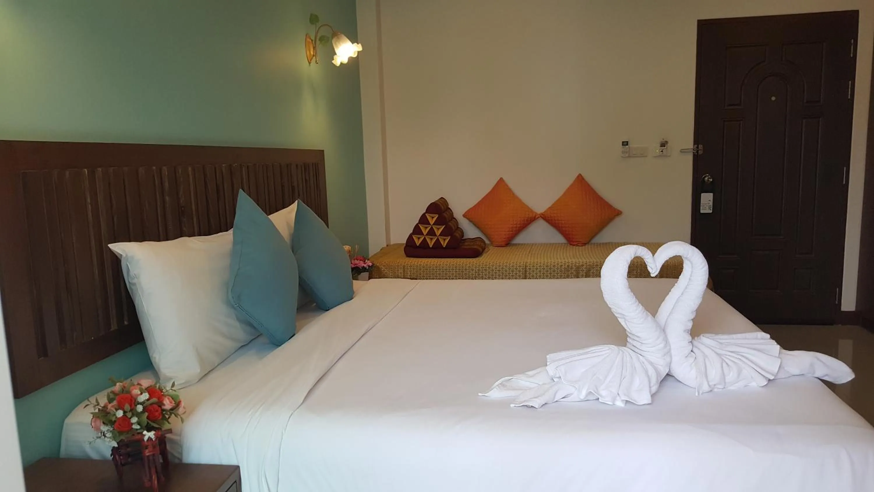 Photo of the whole room, Bed in BS Airport at Phuket