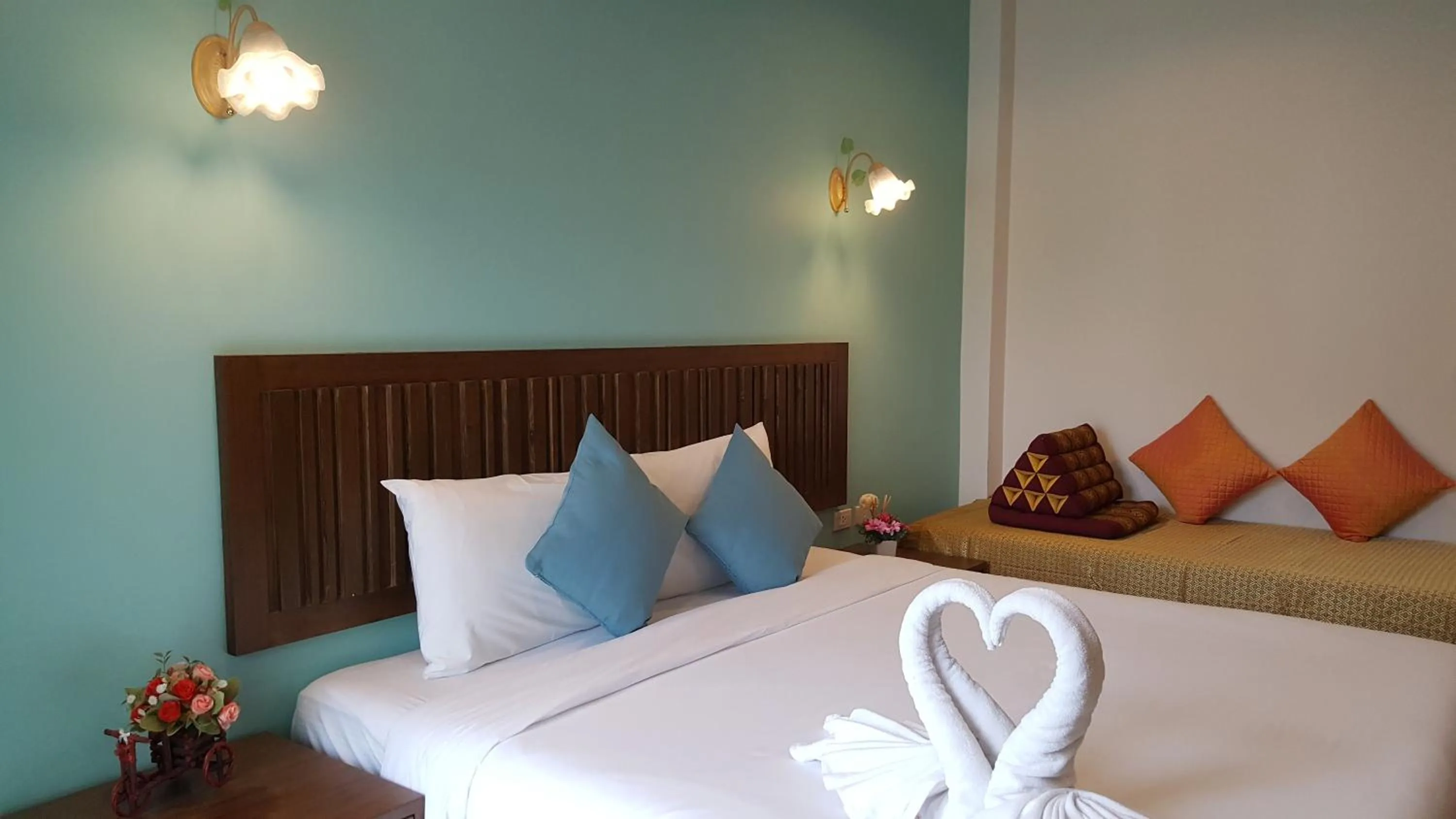 Photo of the whole room, Bed in BS Airport at Phuket