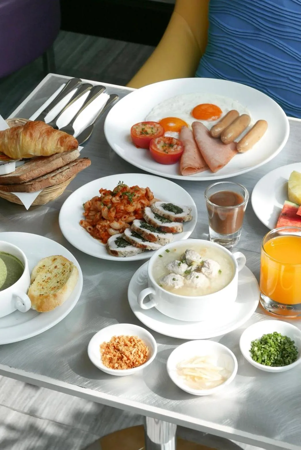 Breakfast in Le Tada Parkview Hotel