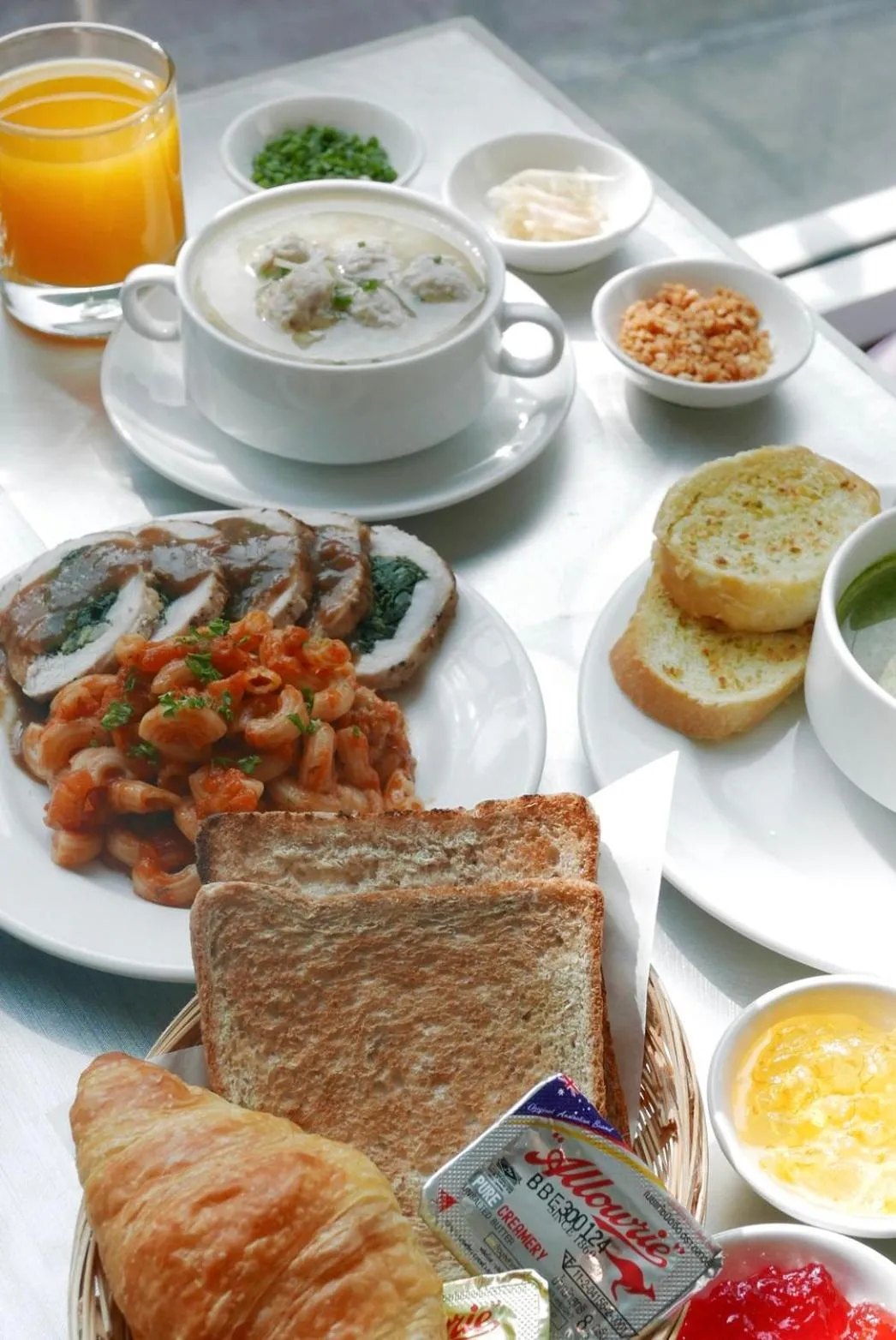 Breakfast in Le Tada Parkview Hotel