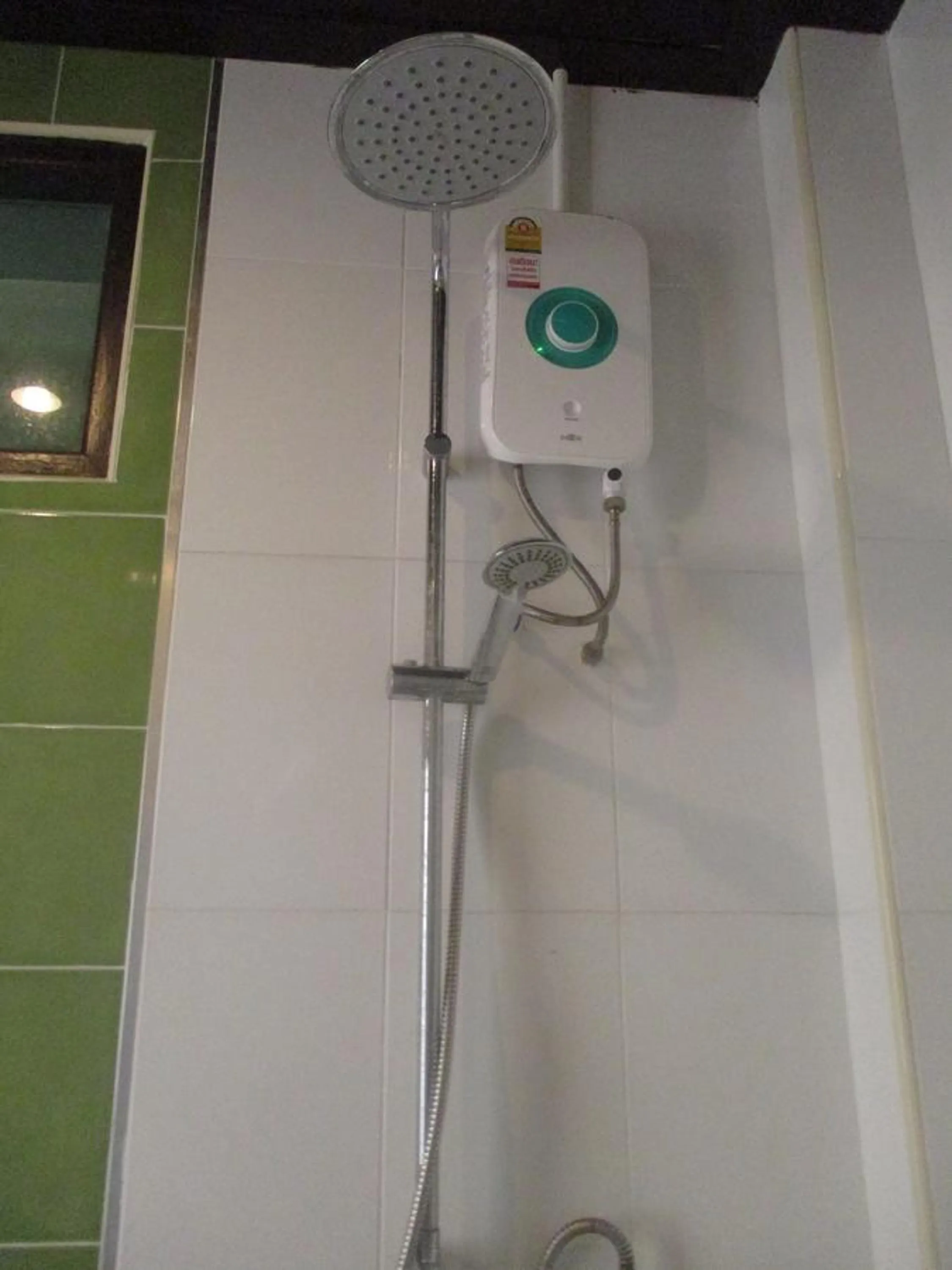 Shower in Phi Phi Green House & Sunsky Hostel