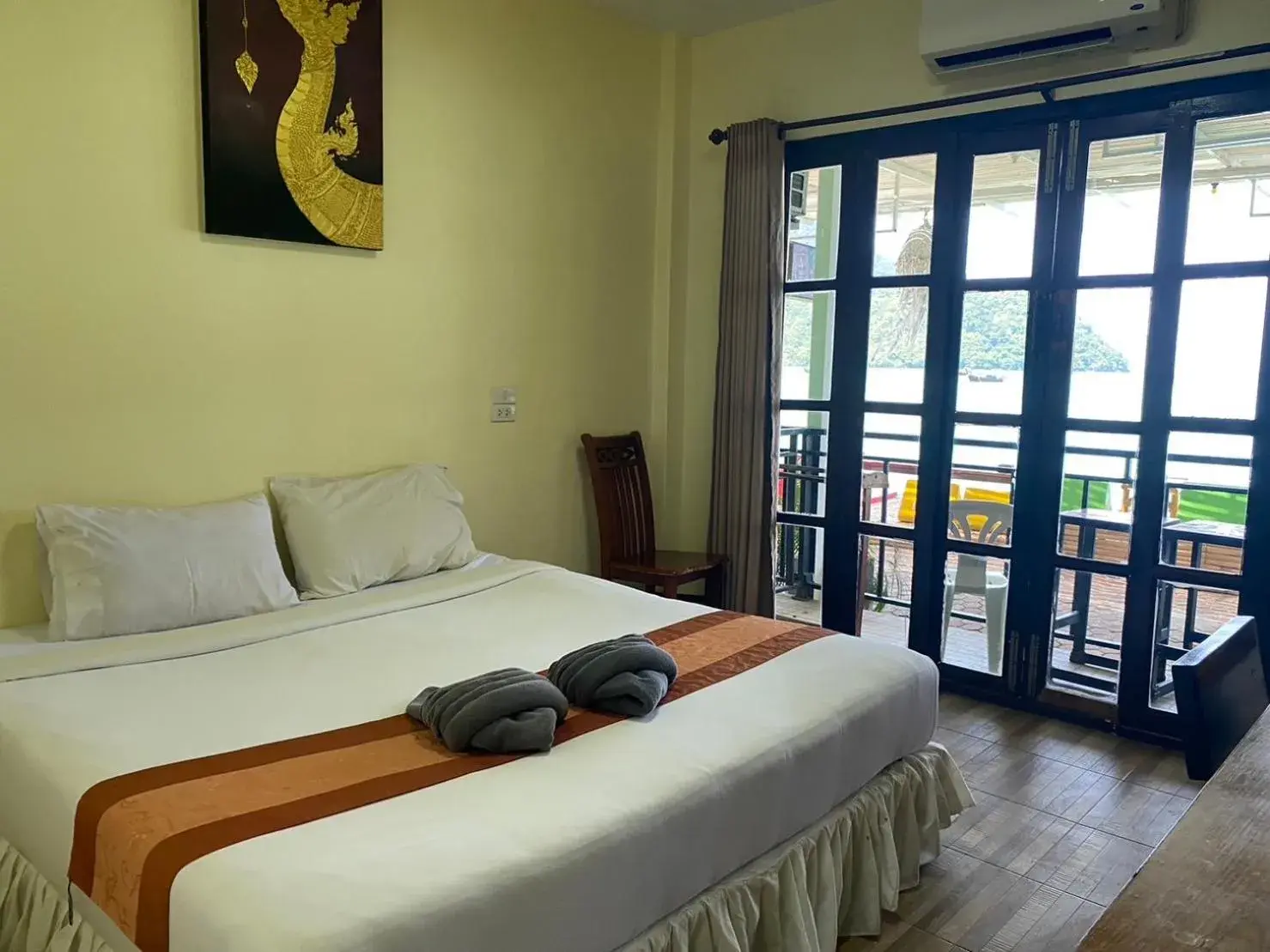 Standard Double Room with Sea View in Phi Phi Green House & Sunsky Hostel Standard Double Room with Sea View in Phi Phi Green House & Sunsky Hostel