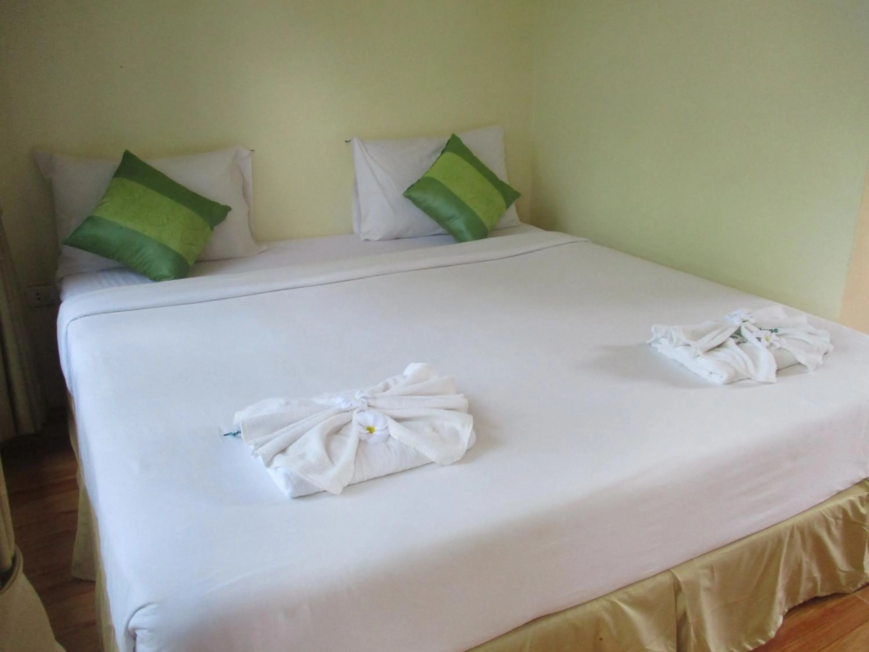 Bed in Phi Phi Green House & Sunsky Hostel