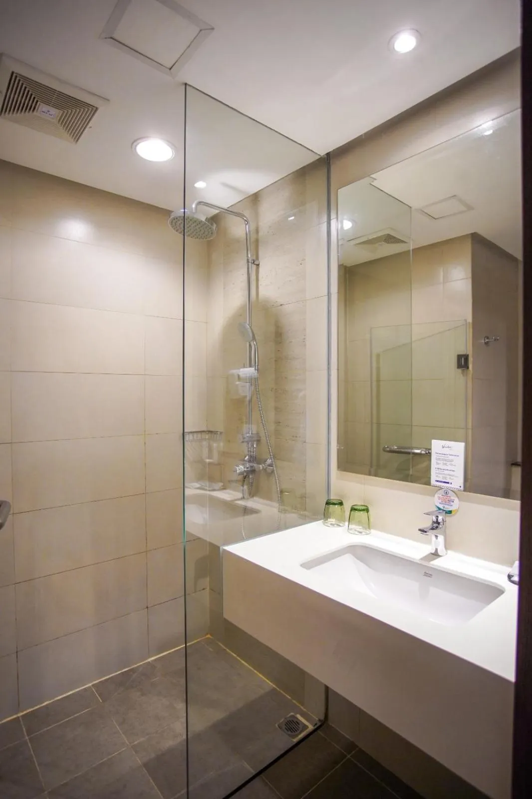Bathroom in Vasaka Hotel Jakarta Managed by Dafam