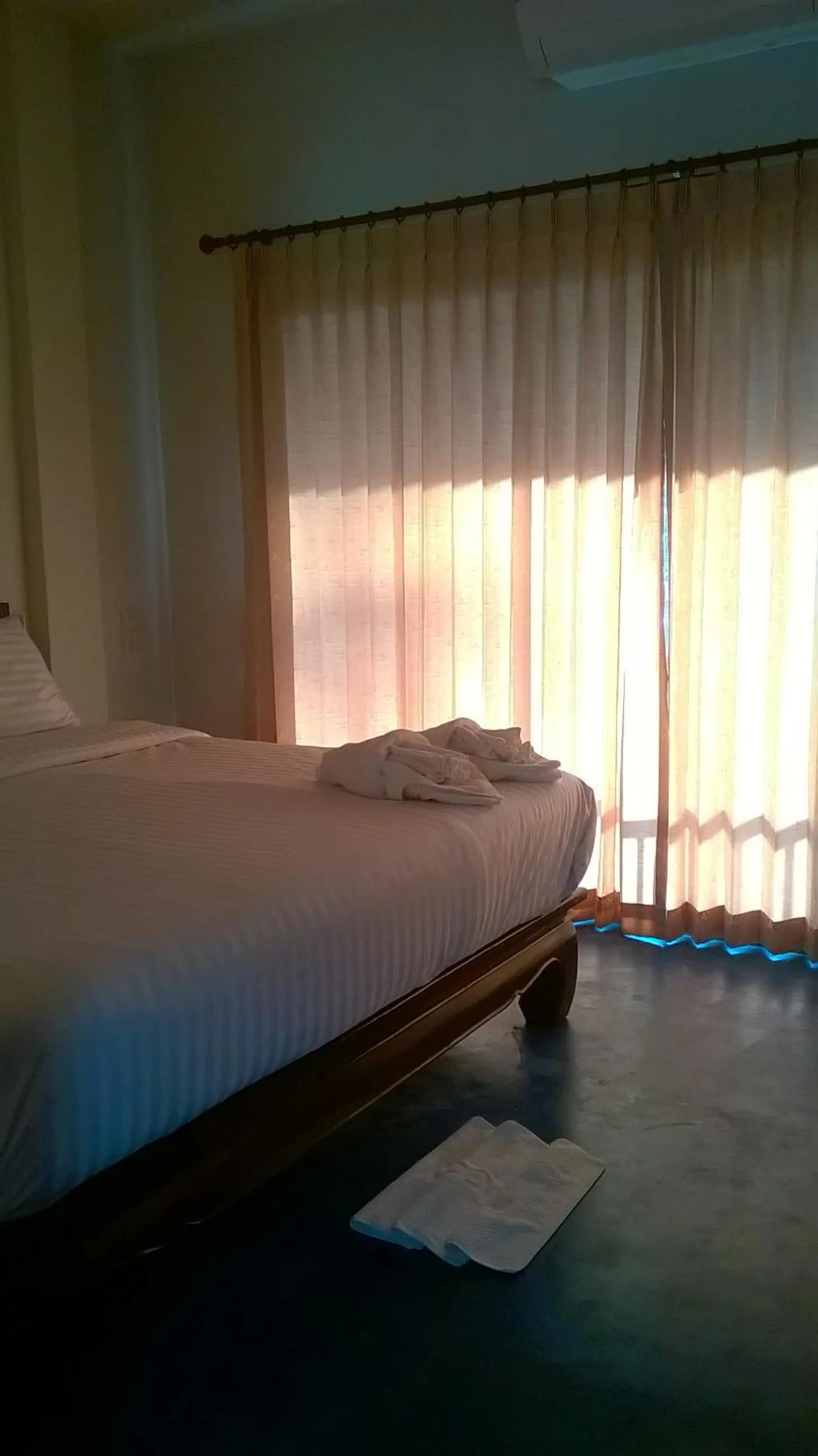 Day, Bed in Lanta Cottage - SHA Plus