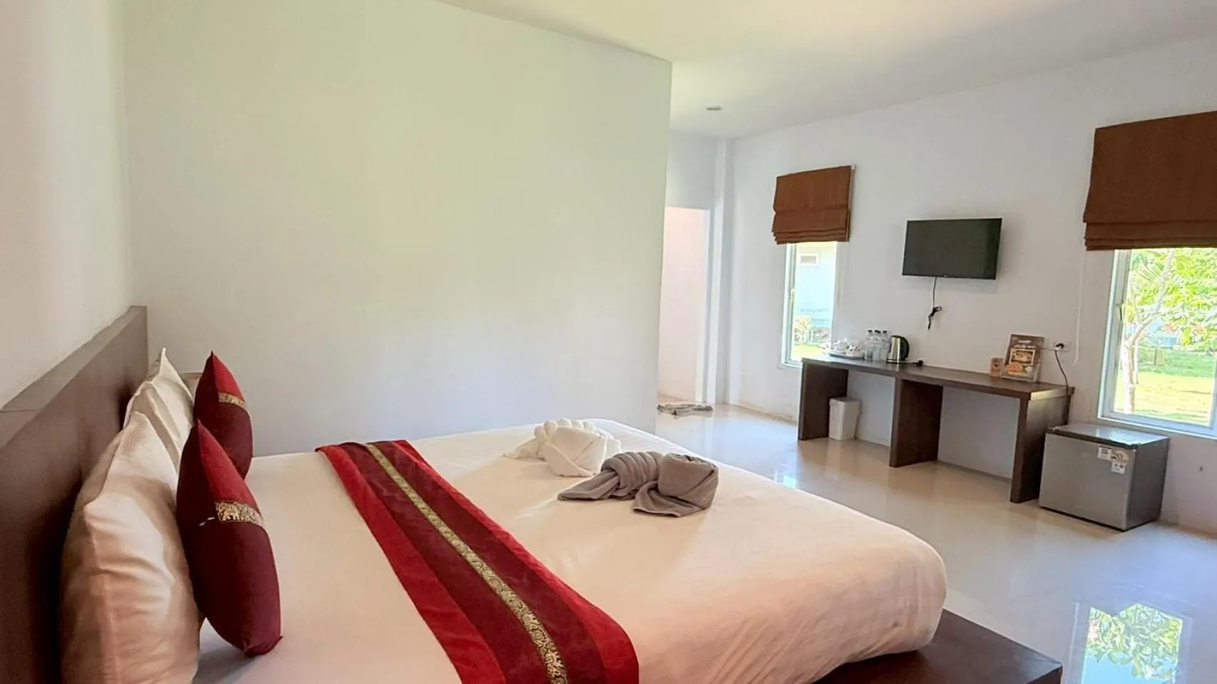 Bed in Lanta Lapaya Resort