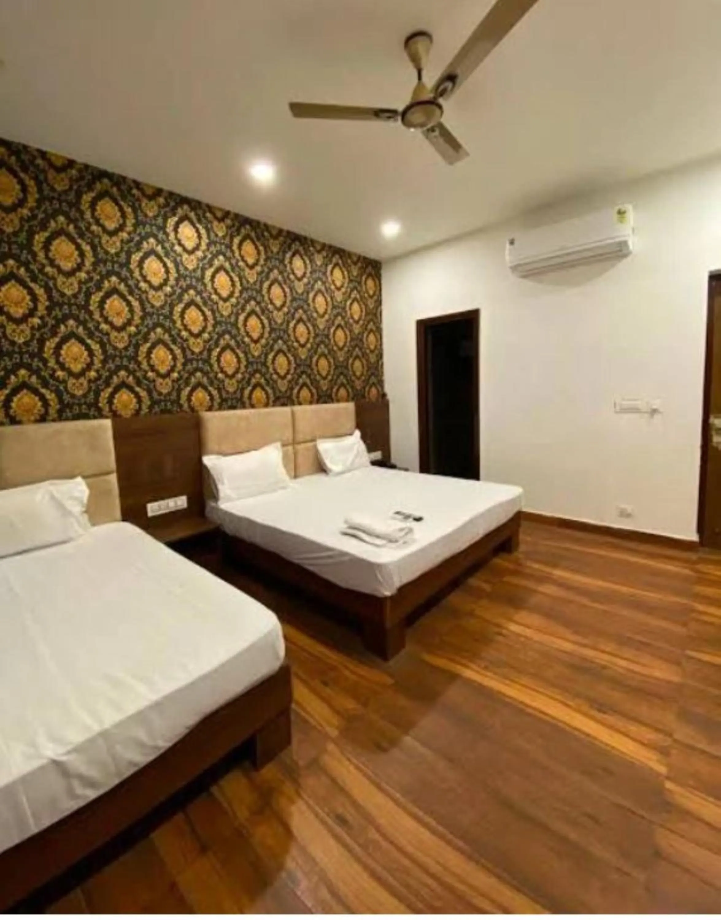 Bed in Hotel J-K Residency Amritsar