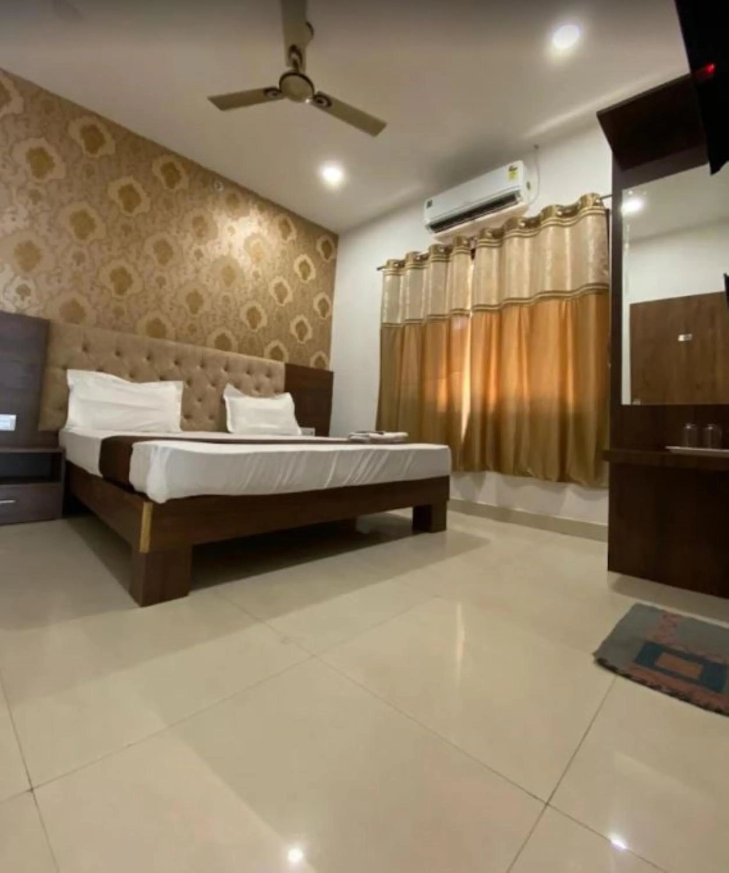 Bed in Hotel J-K Residency Amritsar