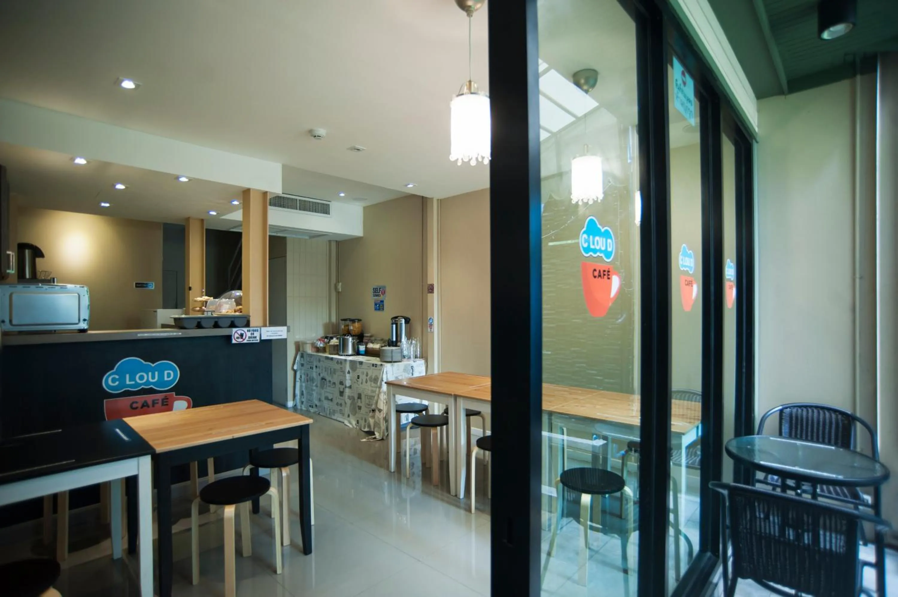 Restaurant/places to eat in Cloud 9 Lodge