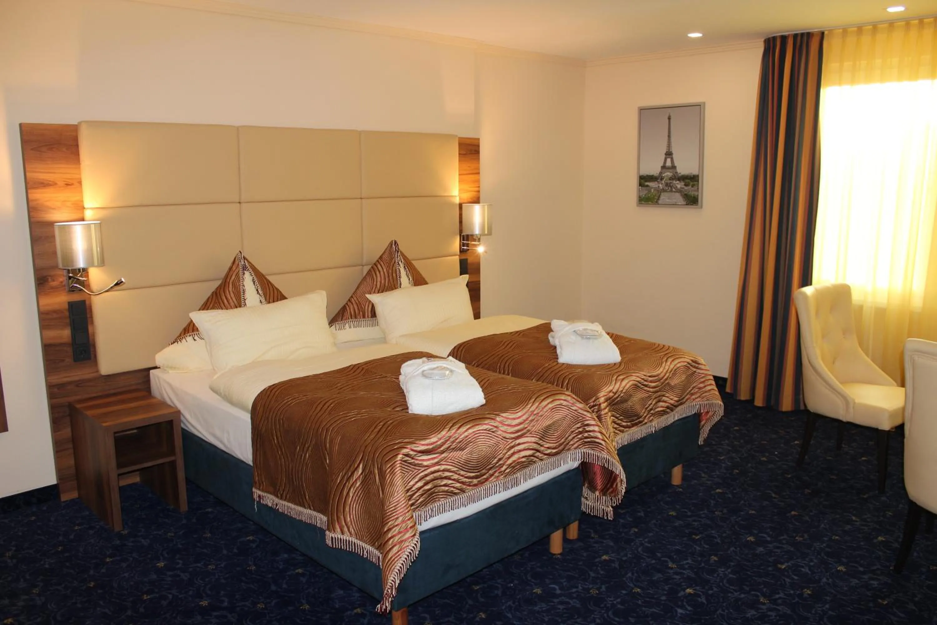 Day, Bed in Grand Hotel Empire