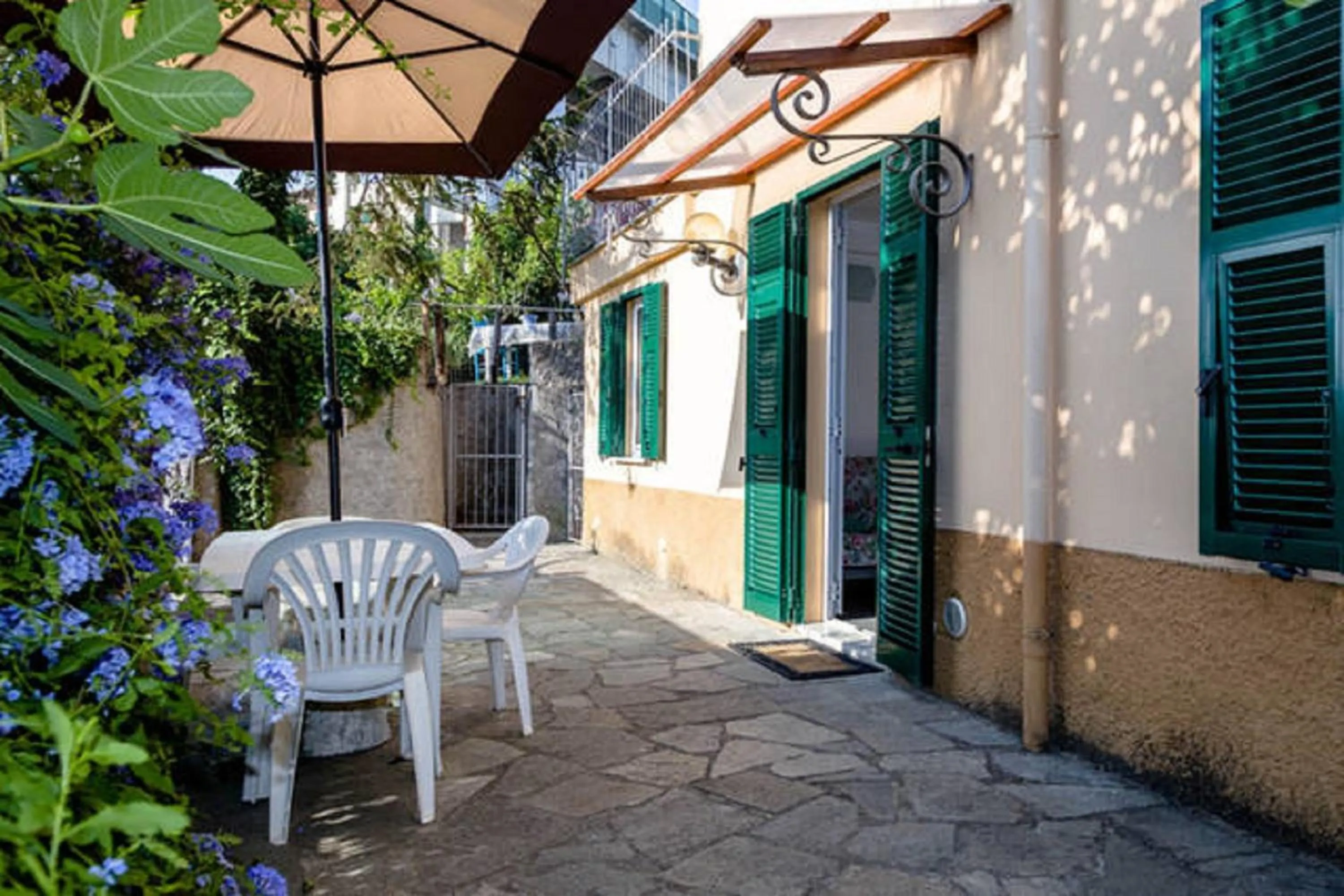 Garden in Varazze Apartment