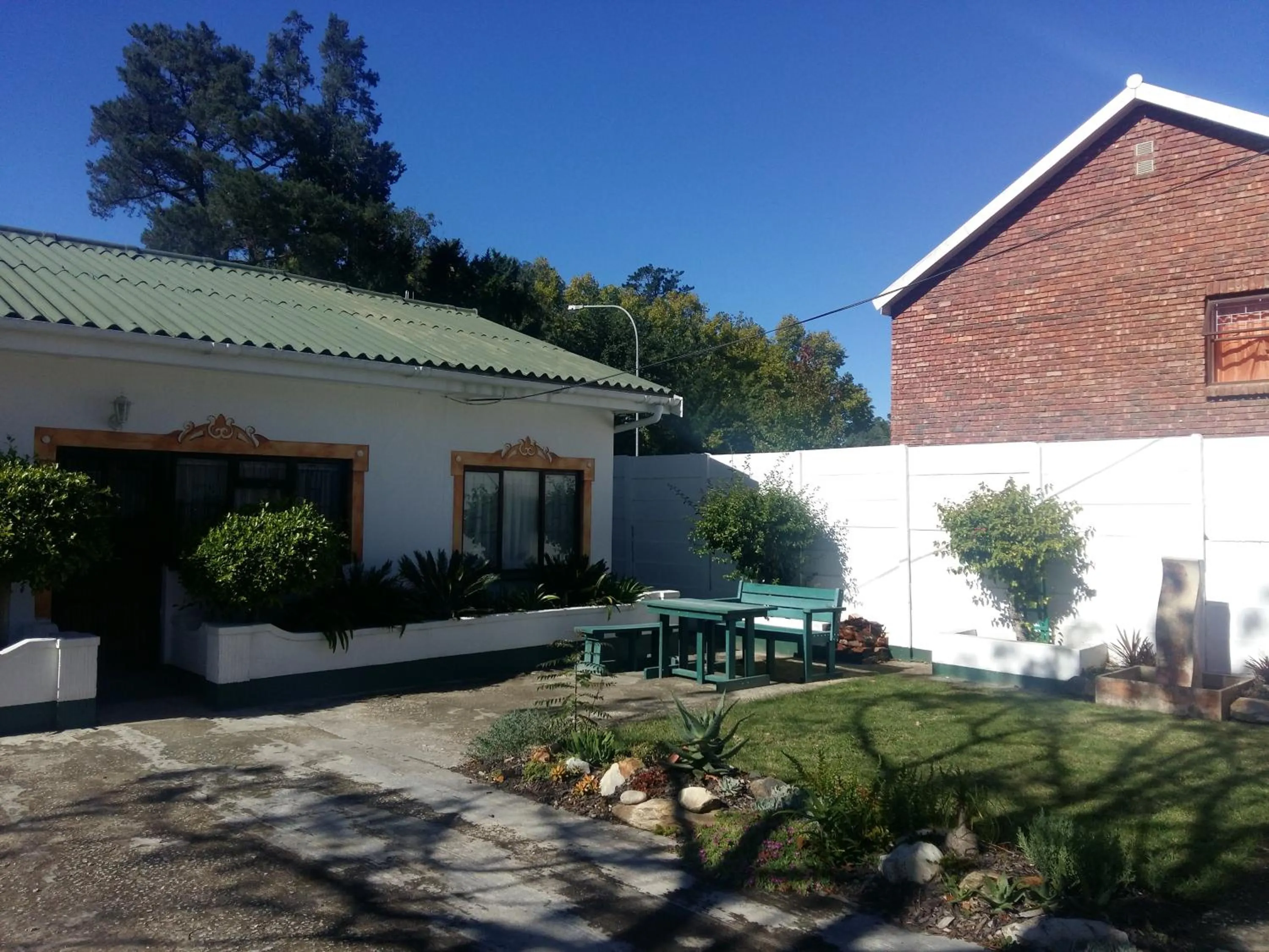 Garden in Alpine Inn