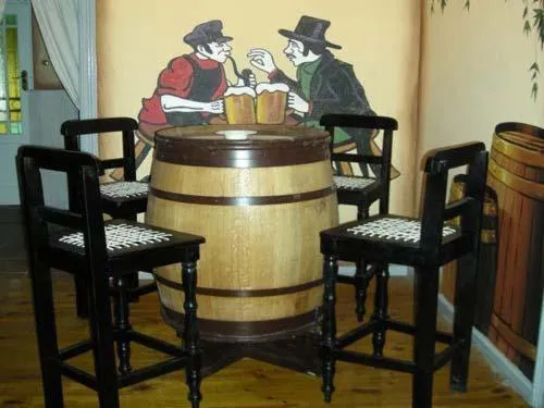 Lounge or bar in Alpine Inn