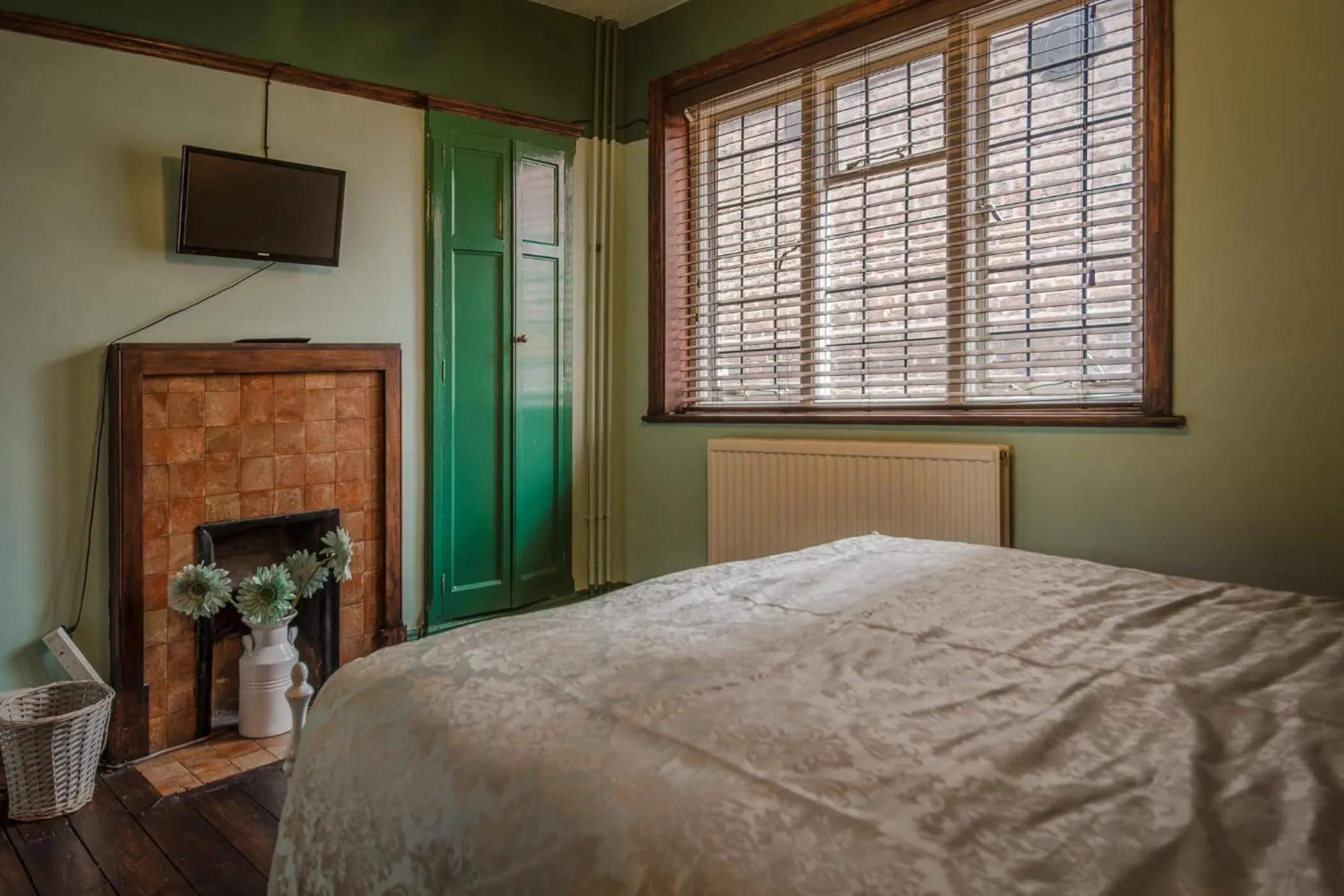 Day, Bed in Golden Eagle