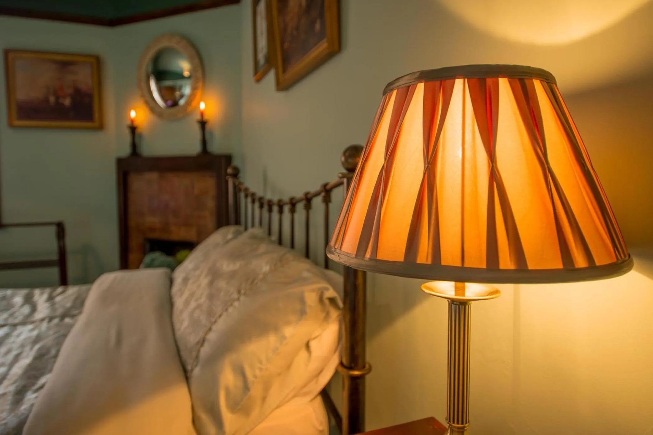 Decorative detail, Bed in Golden Eagle