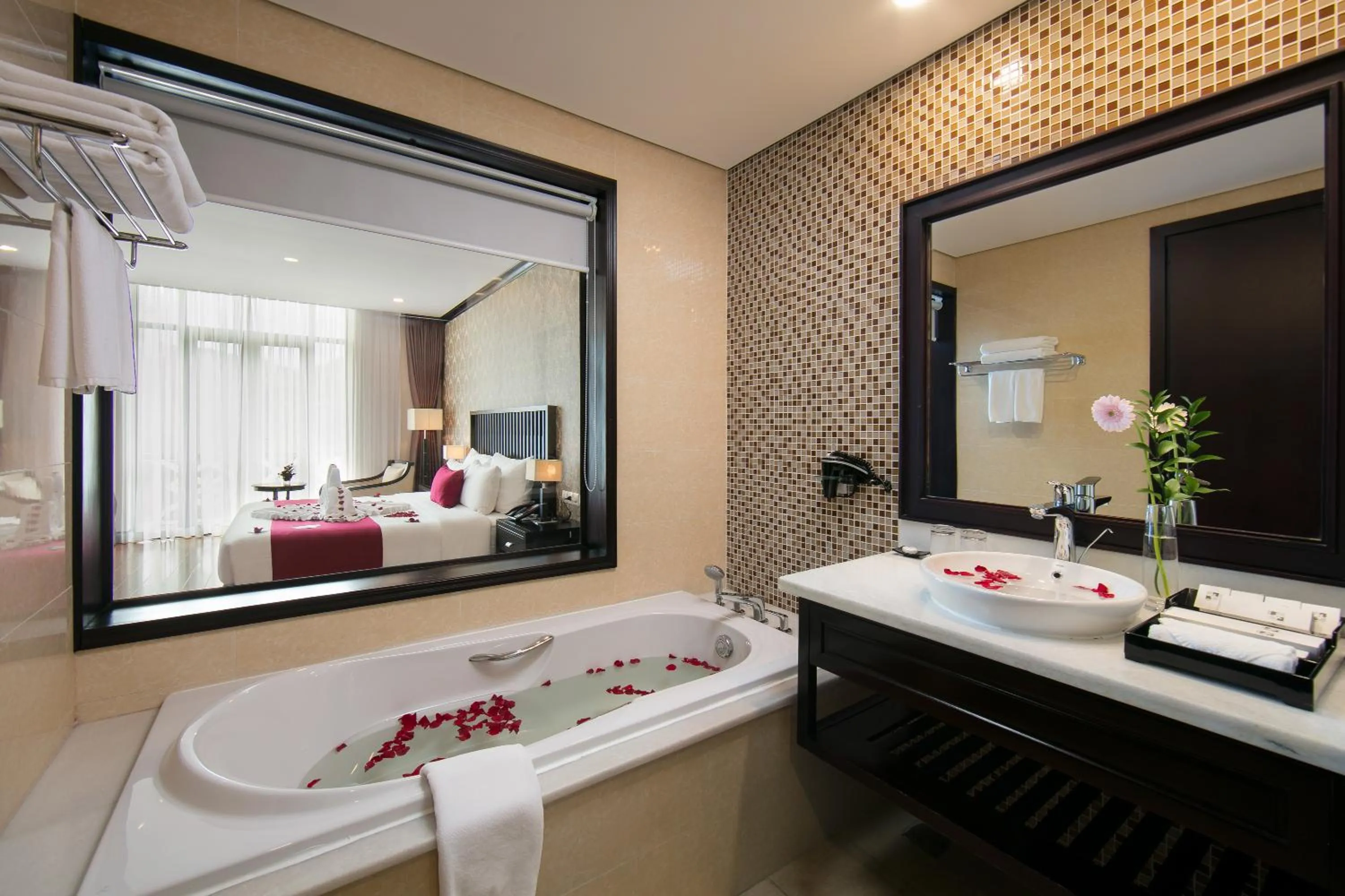 Bed in Swiss-Belresort Tuyen Lam