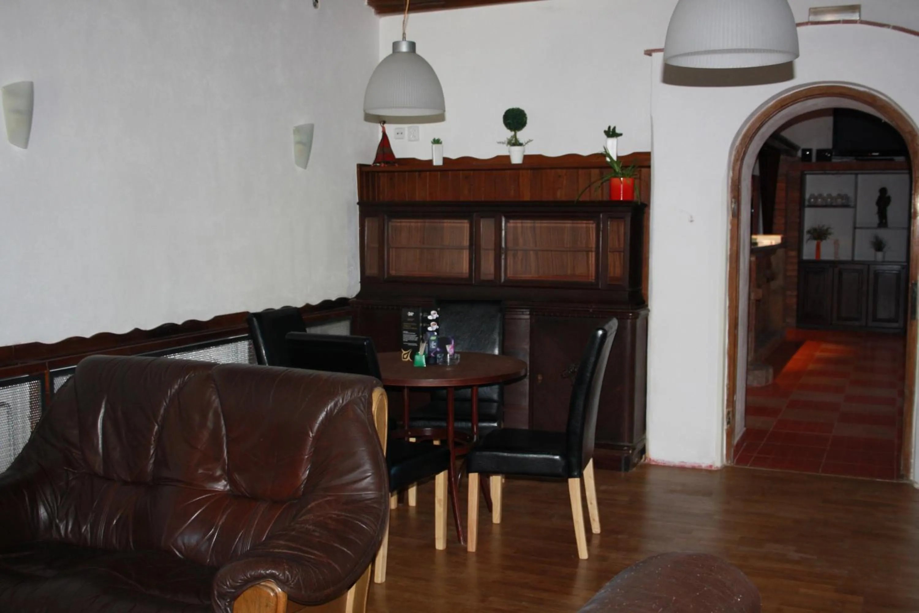 Restaurant/places to eat in Hotel Britz