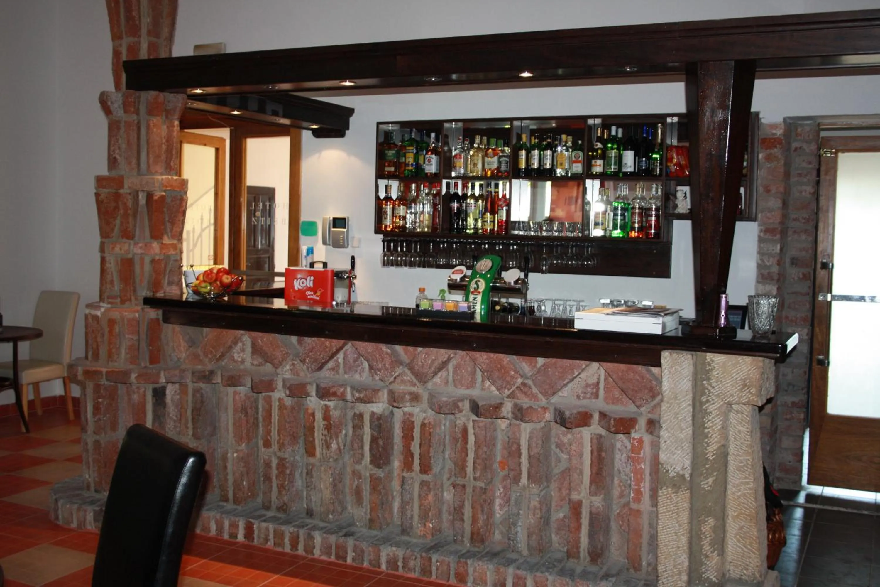 Restaurant/places to eat in Hotel Britz