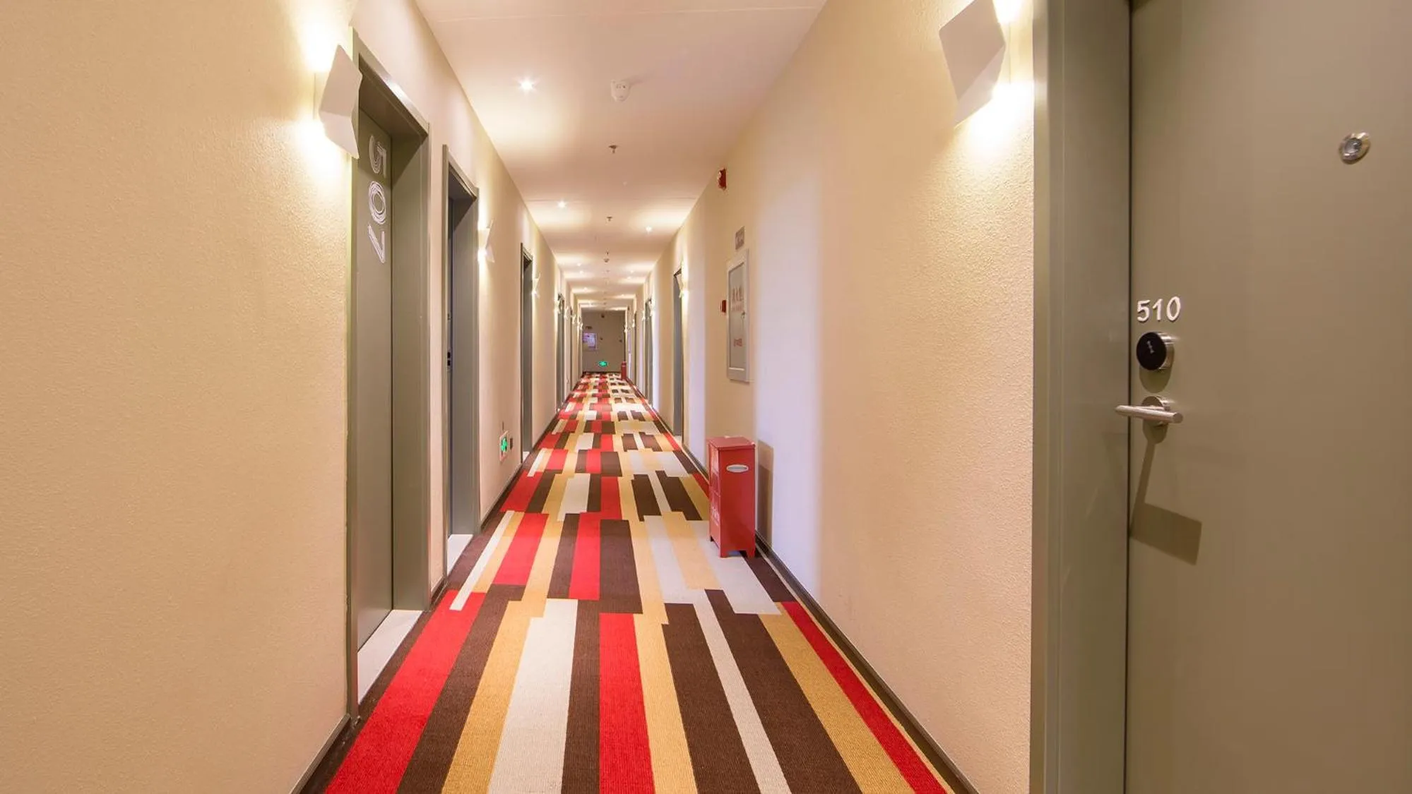 On-site shops in ibis Beijing Tiantandongmen Metro Station Hotel