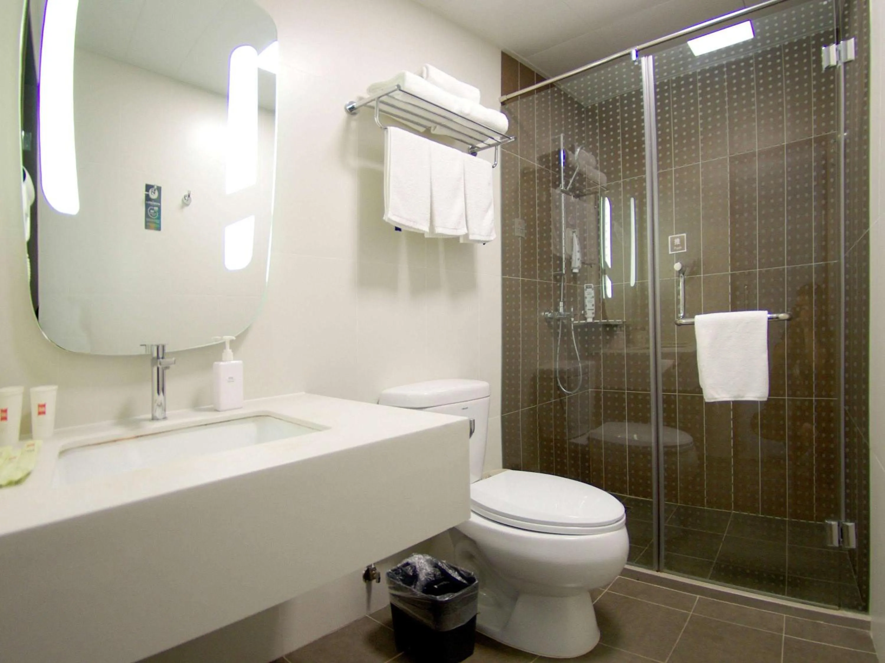 Bedroom, Bathroom in ibis Beijing Tiantandongmen Metro Station Hotel