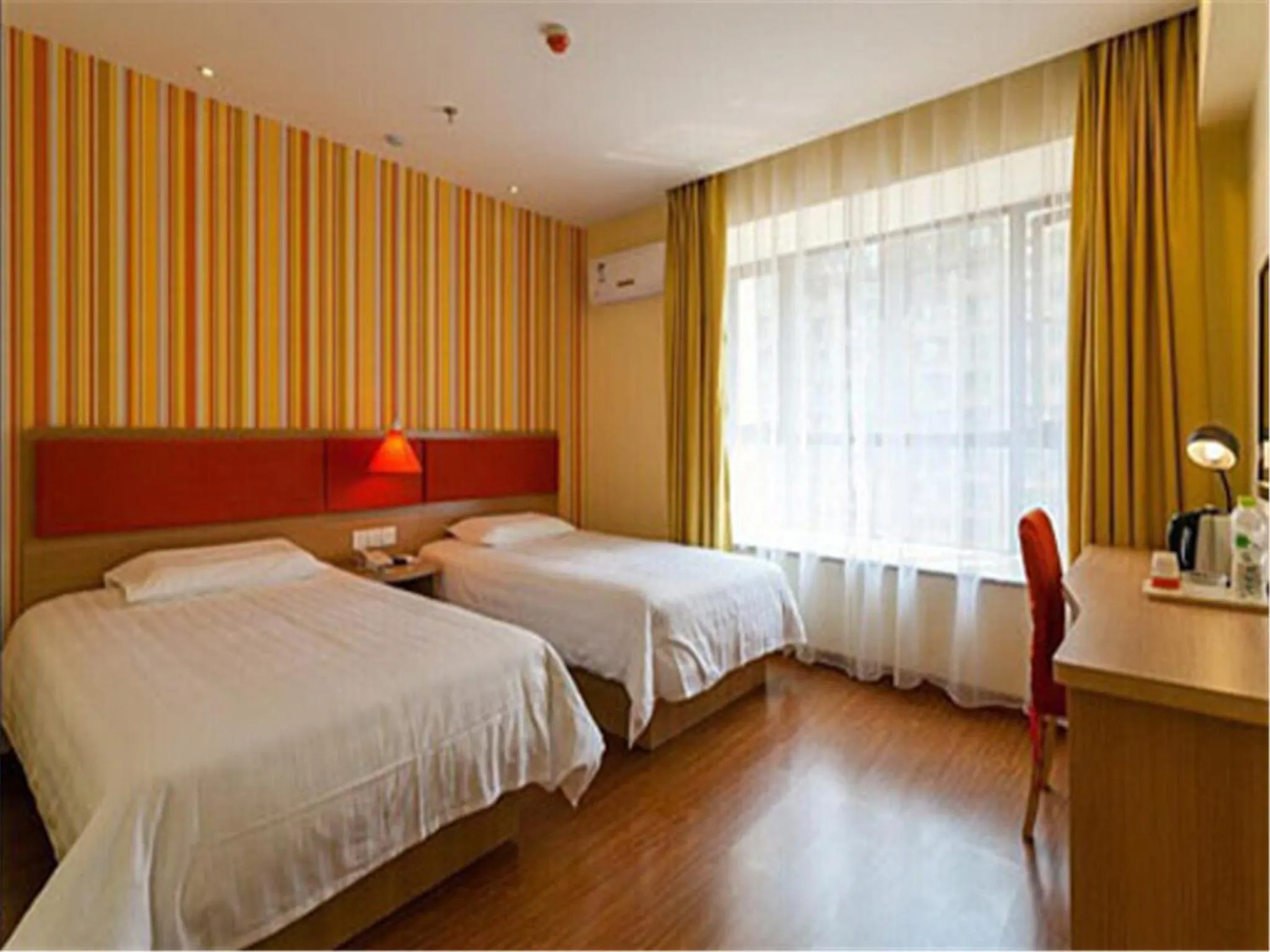 Bedroom, Bed in Home Inn Tianjin Weidi Avenue Culture Centre