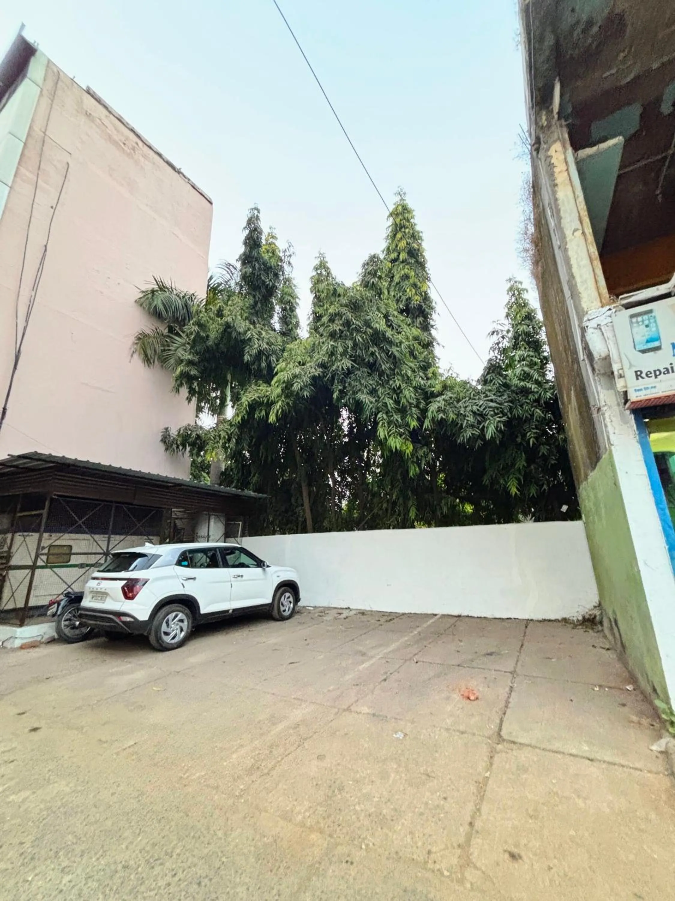 Parking in Hotel Wardhman