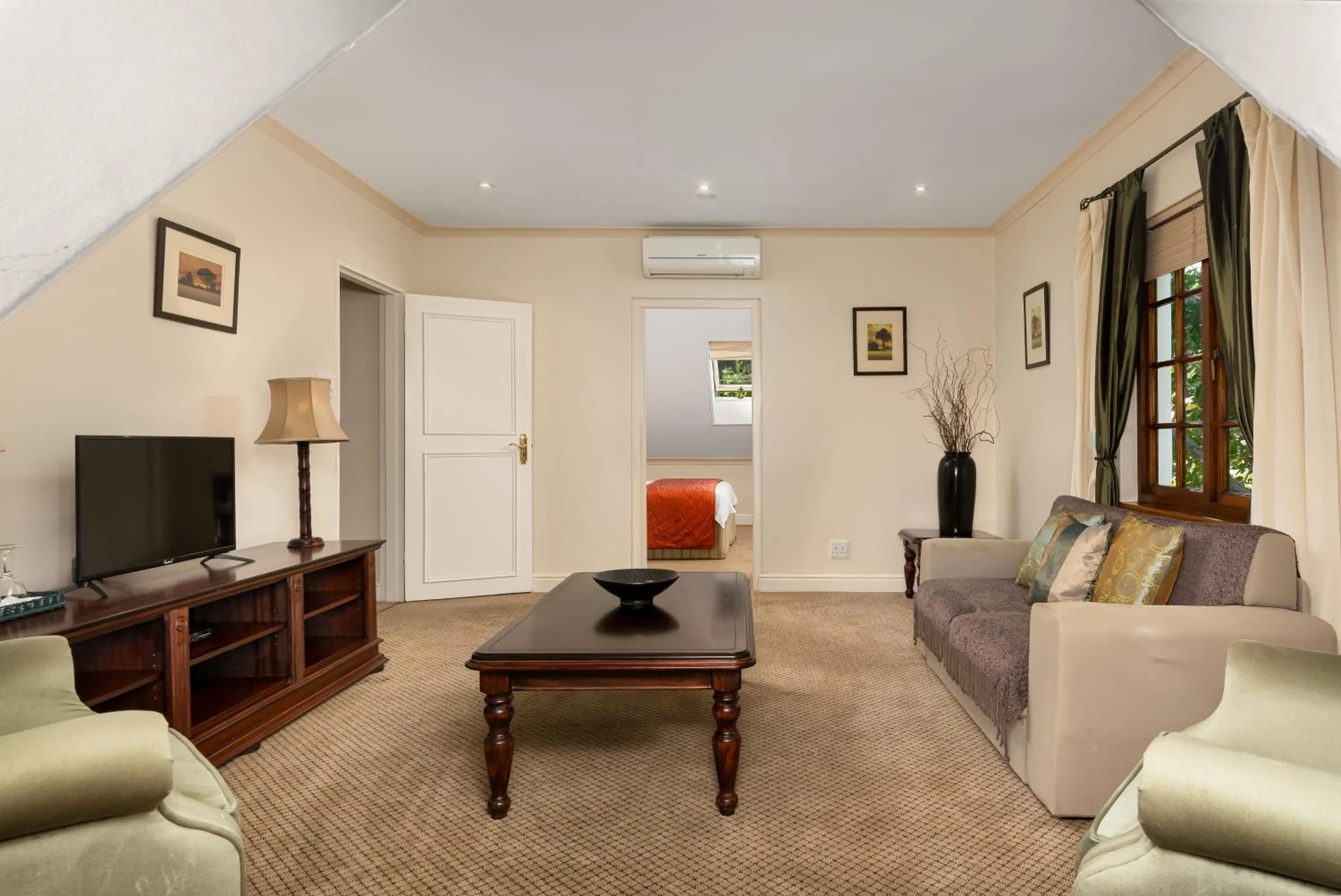 TV and multimedia in Gable Manor by Neighbourgood