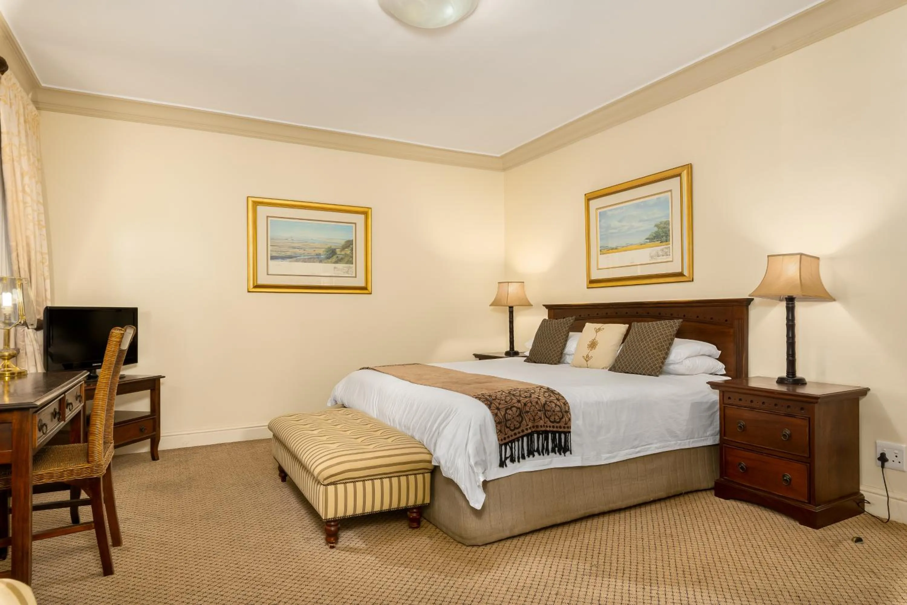 Bed in Gable Manor by Neighbourgood