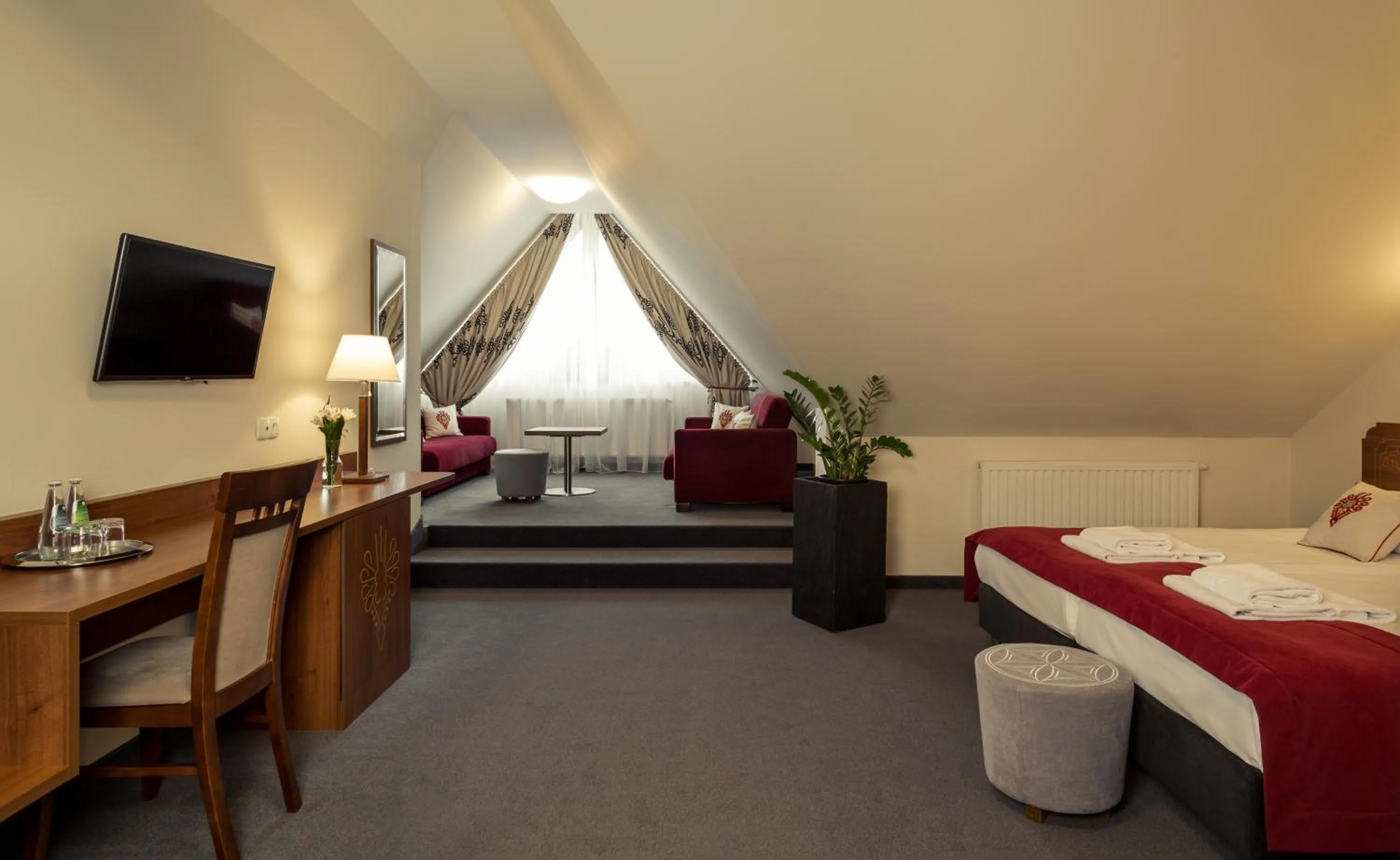 Photo of the whole room, Bed in Hotel Logos