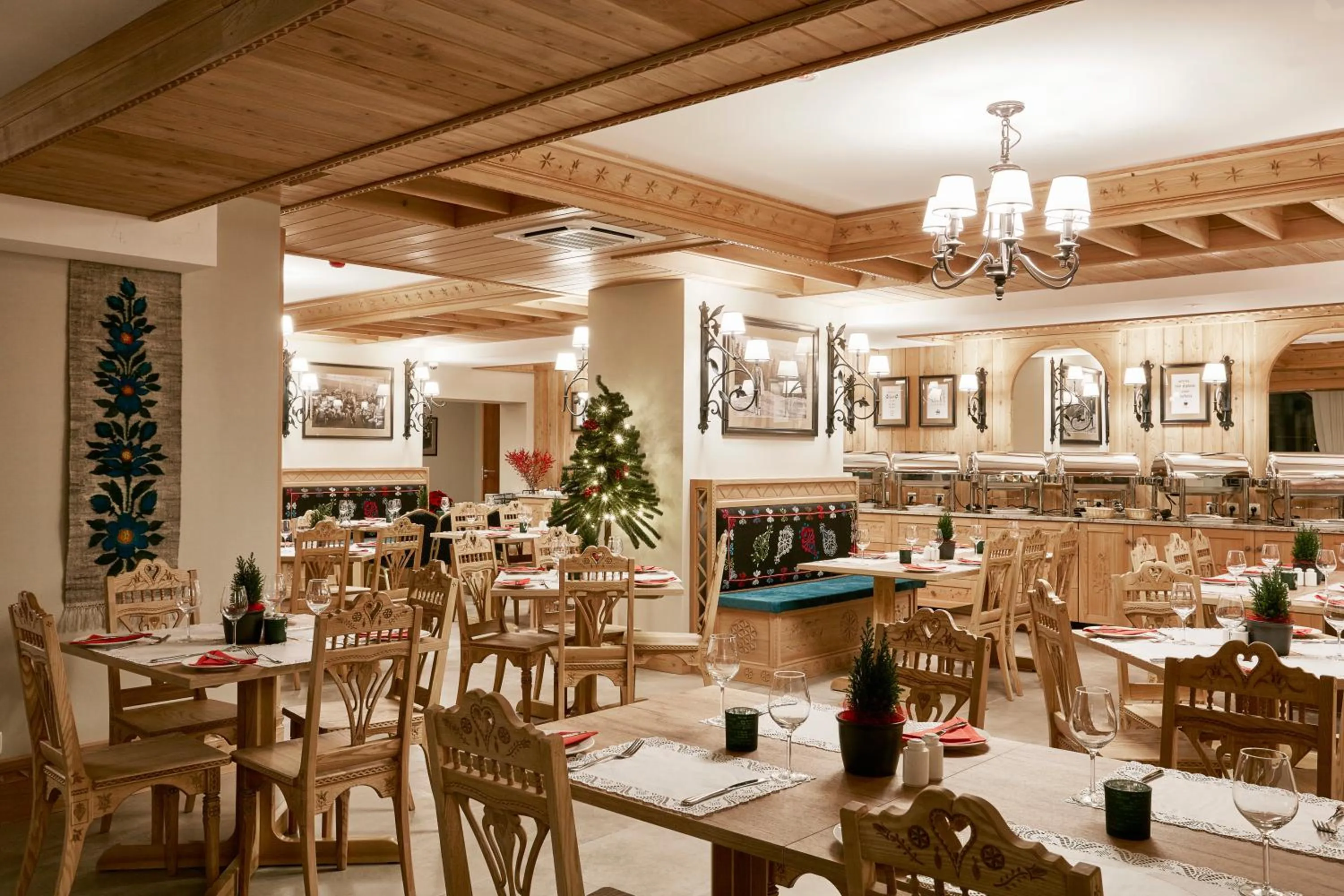 Restaurant/places to eat in Hotel Logos