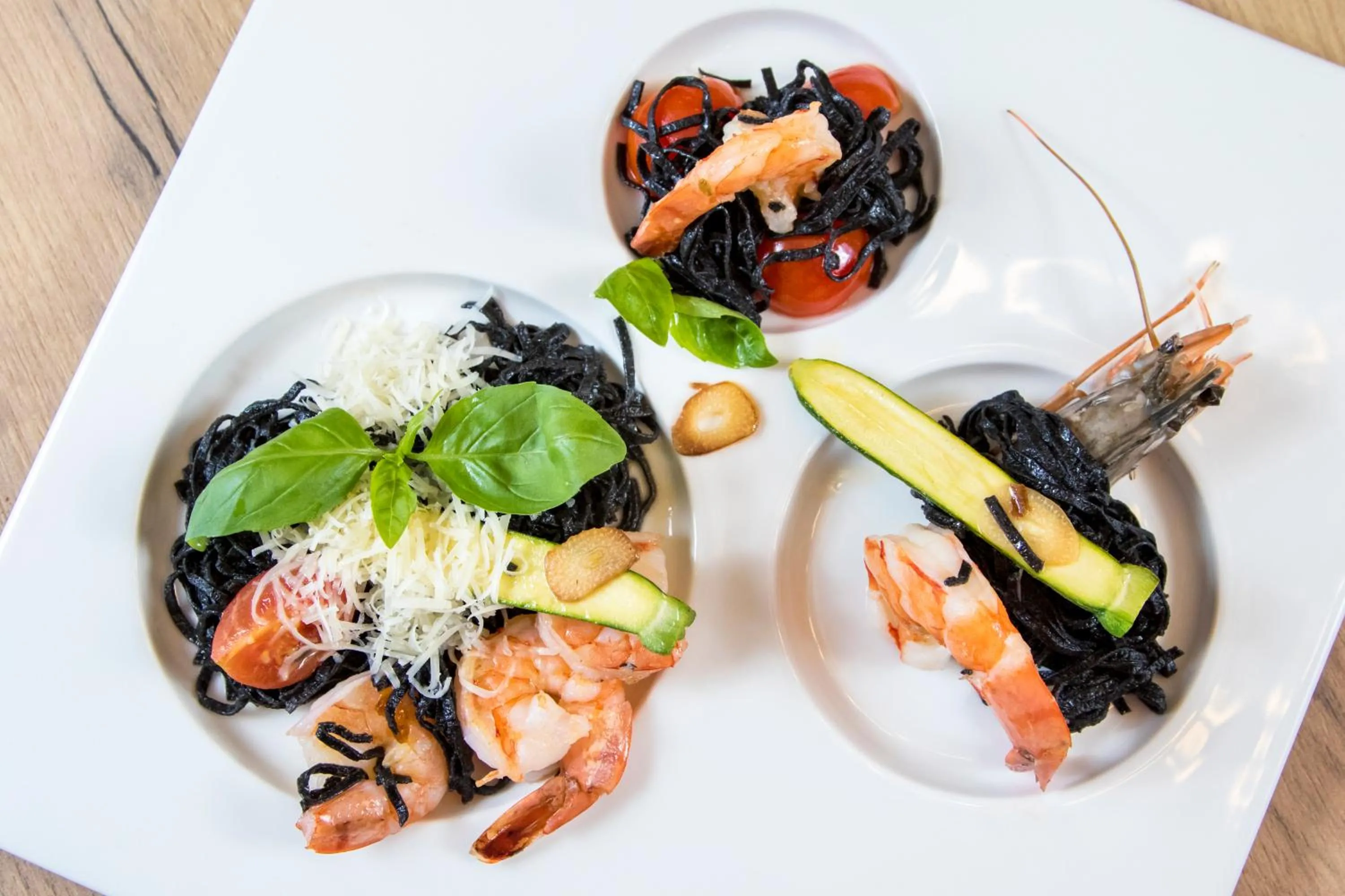 Restaurant/places to eat in Hotel Logos