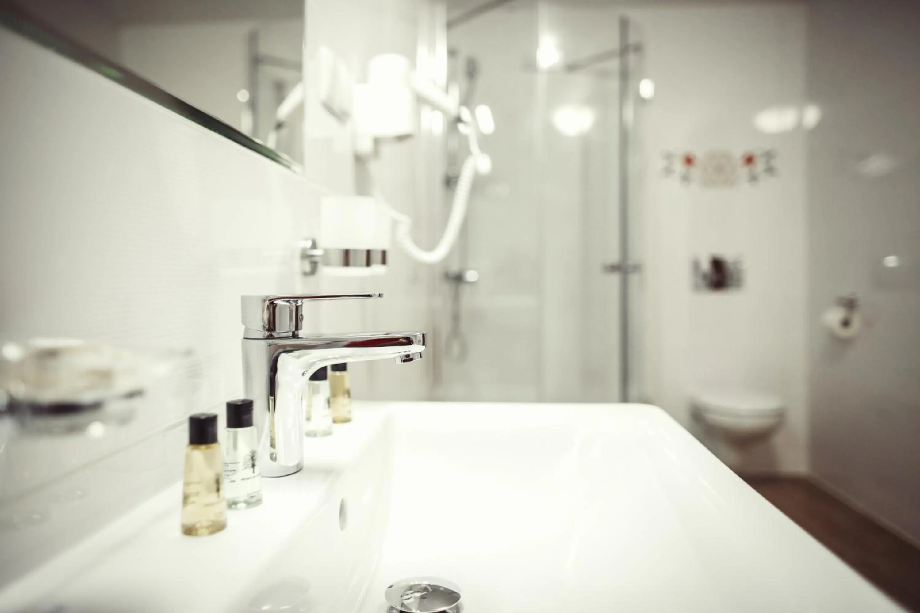 Bathroom in Hotel Logos