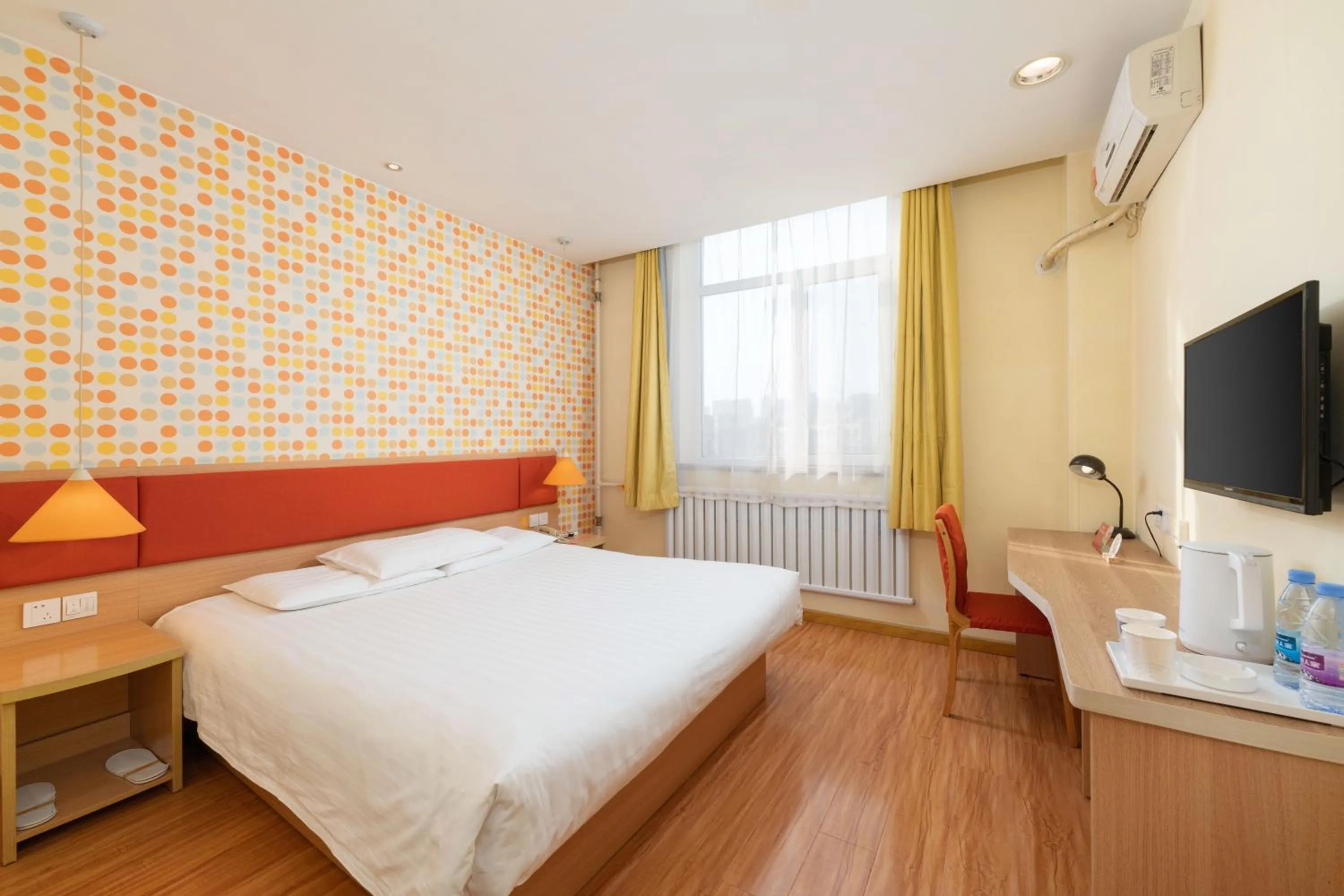 Photo of the whole room in Home Inn Dalian North Railway Station