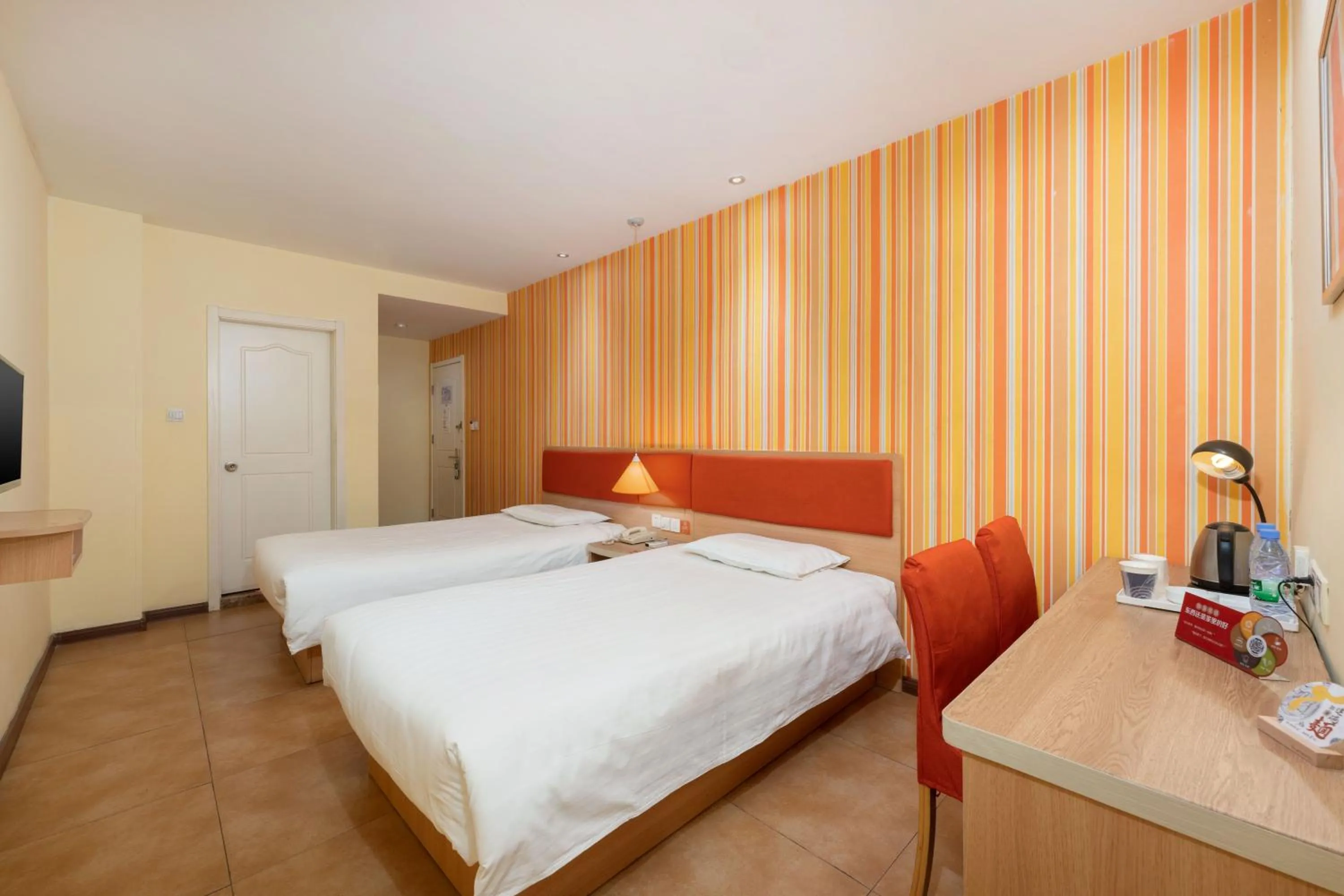 Photo of the whole room in Home Inn Dalian North Railway Station