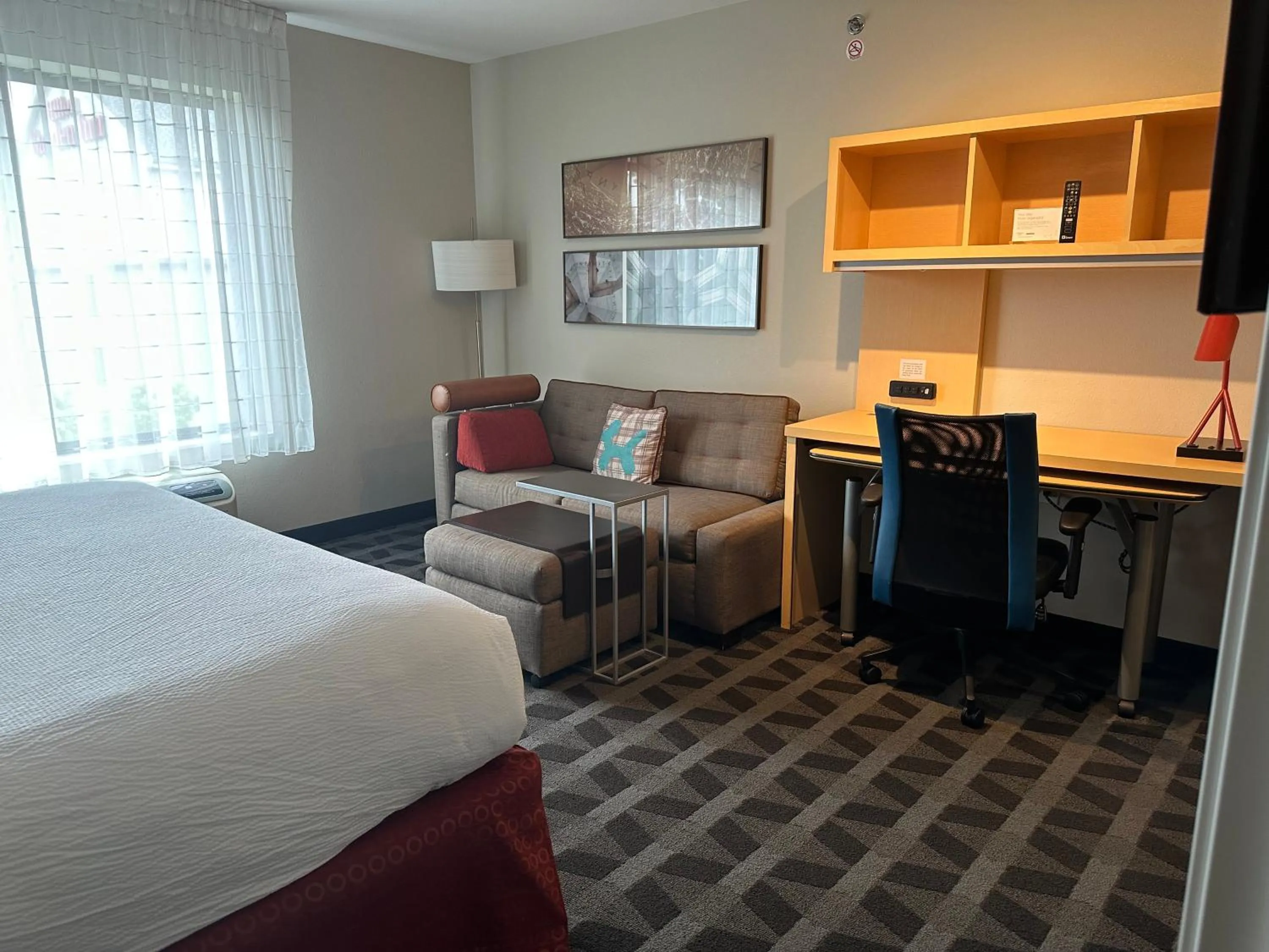 Seating area, Bed in TownePlace Suites by Marriott Columbia Northwest/Harbison