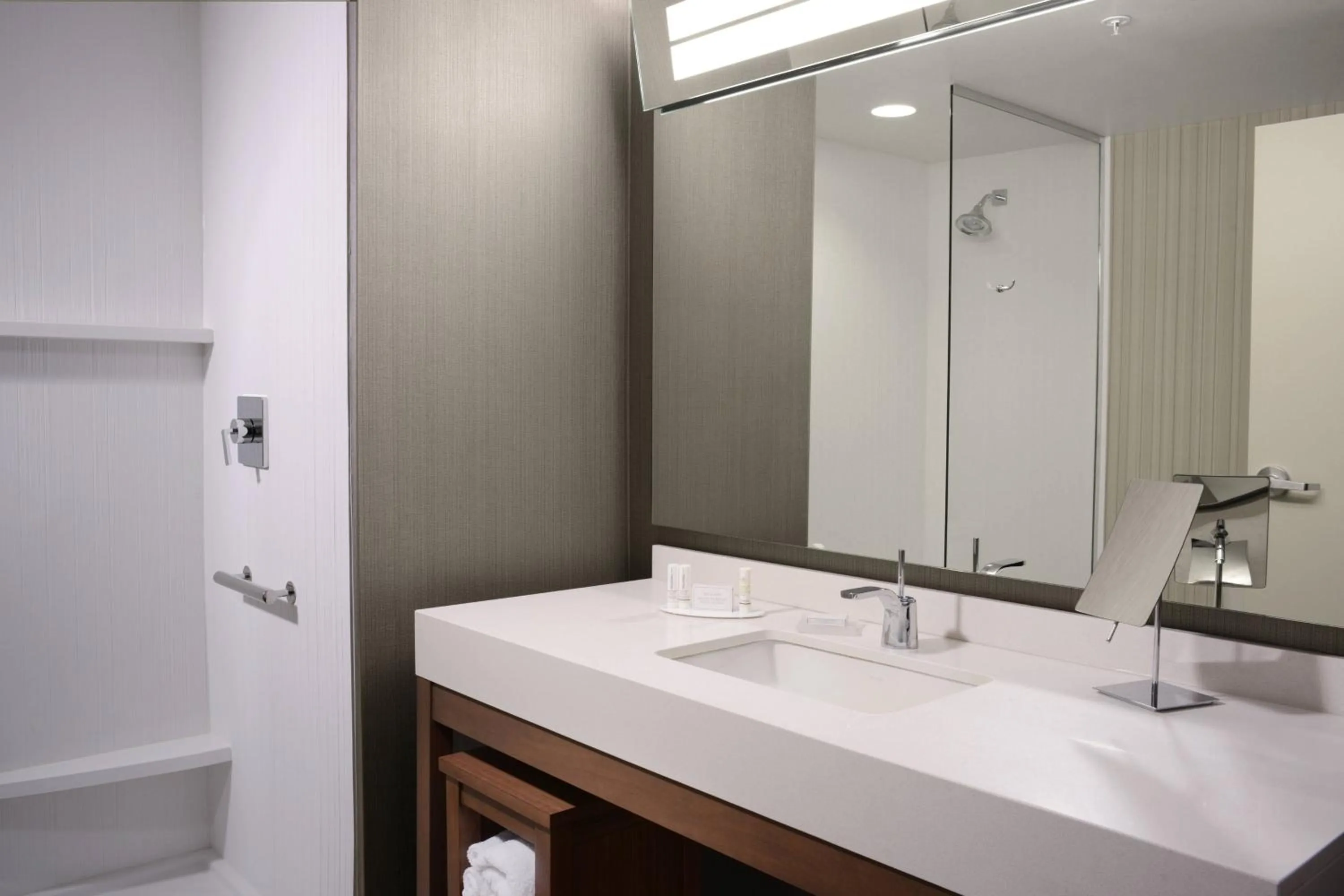 Bathroom in Courtyard by Marriott Dallas Plano/The Colony