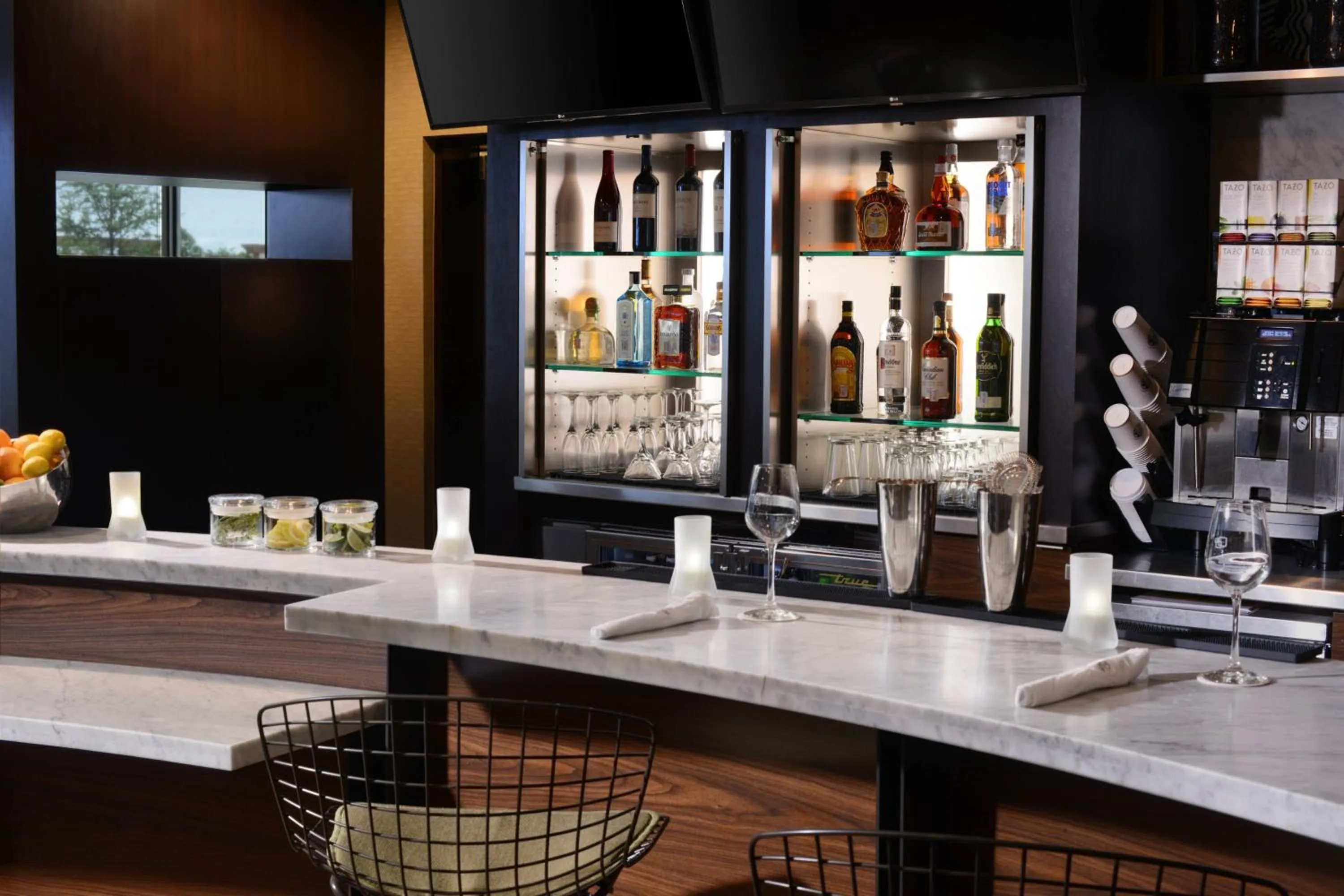 Lounge or bar in Courtyard by Marriott Dallas Plano/The Colony