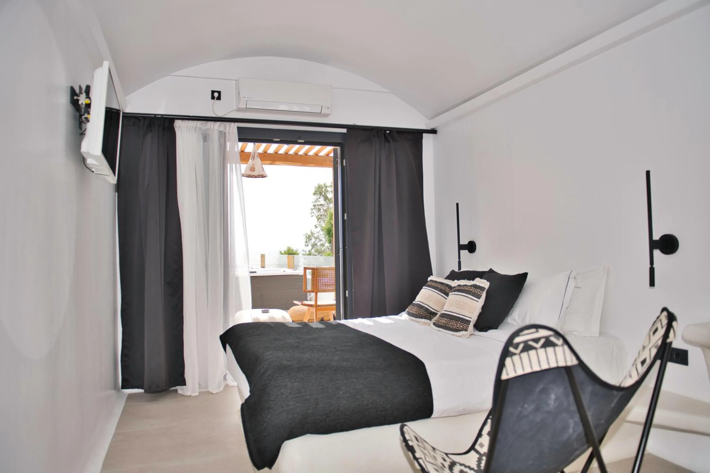 Bedroom, Bed in King's Suites