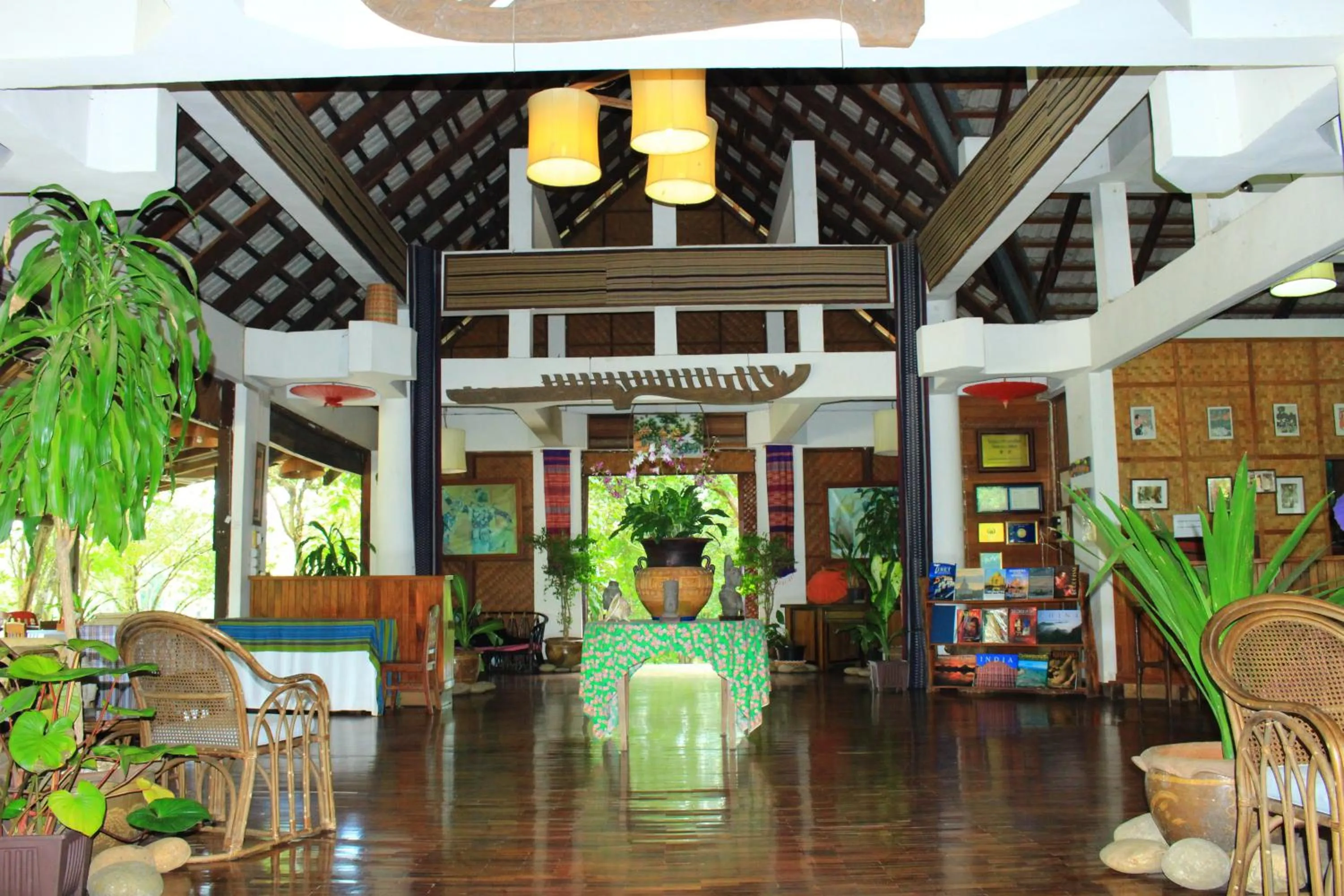 Restaurant/places to eat in Tadlo Lodge