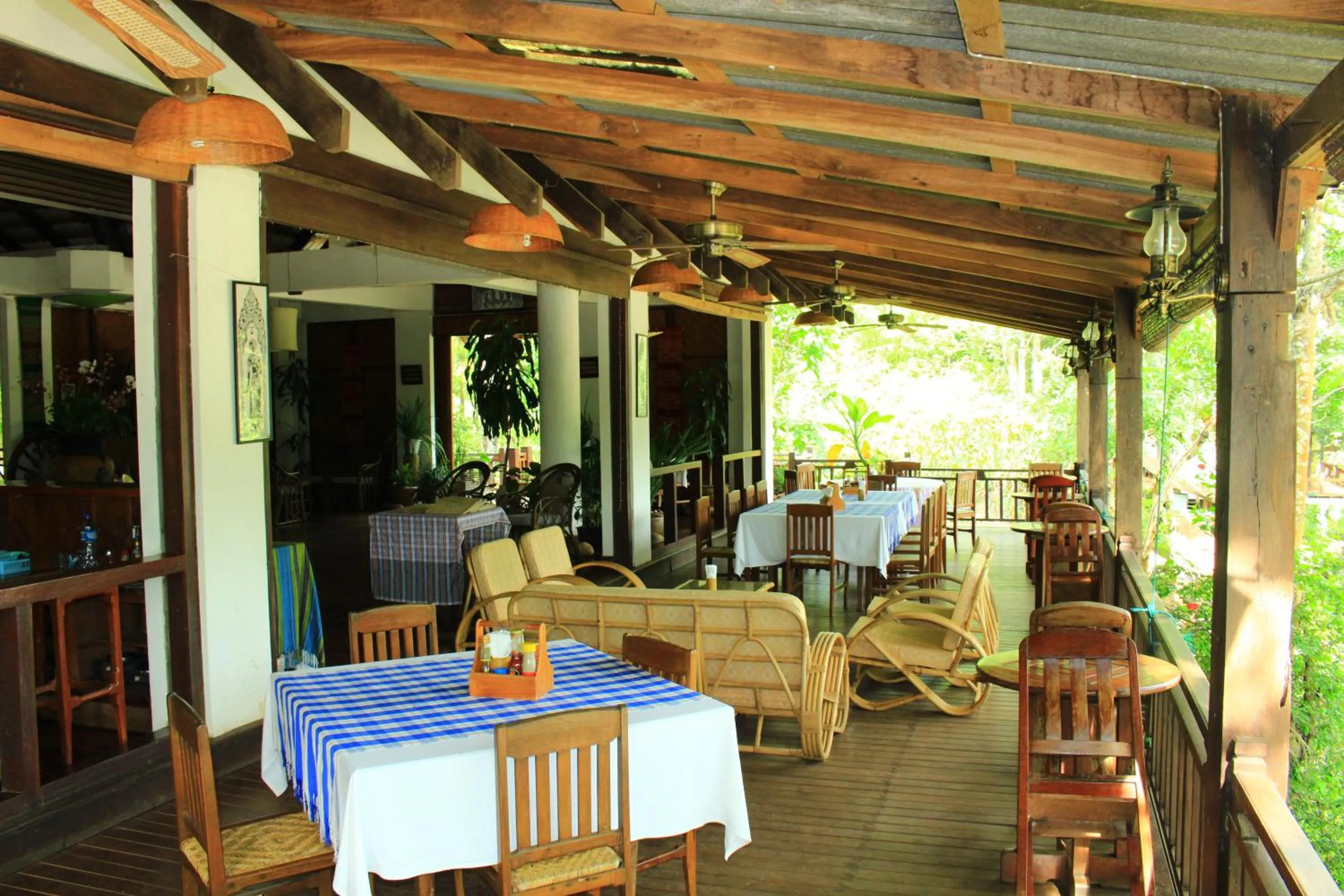 Restaurant/places to eat in Tadlo Lodge