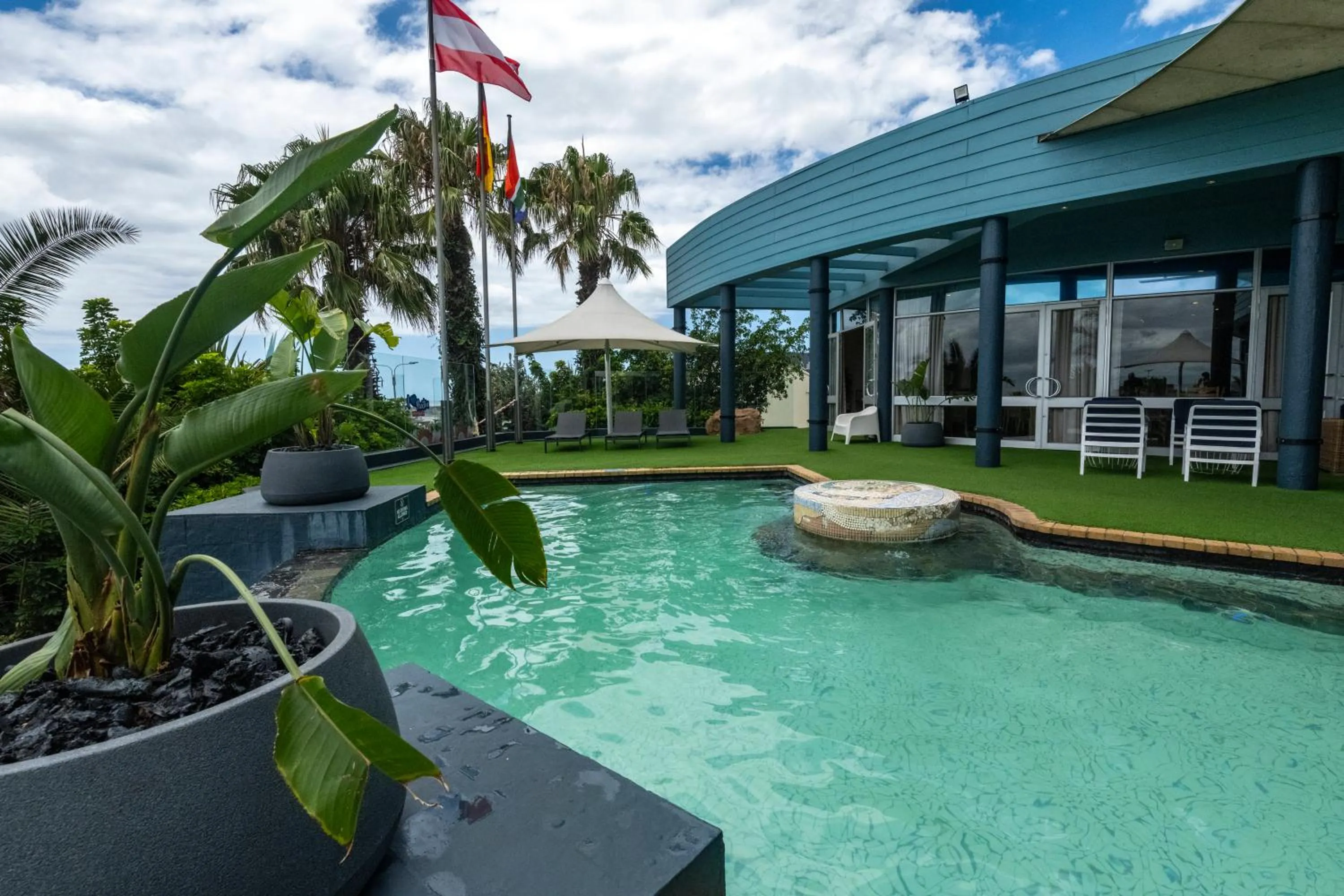 Pool view in Paxton Hotel