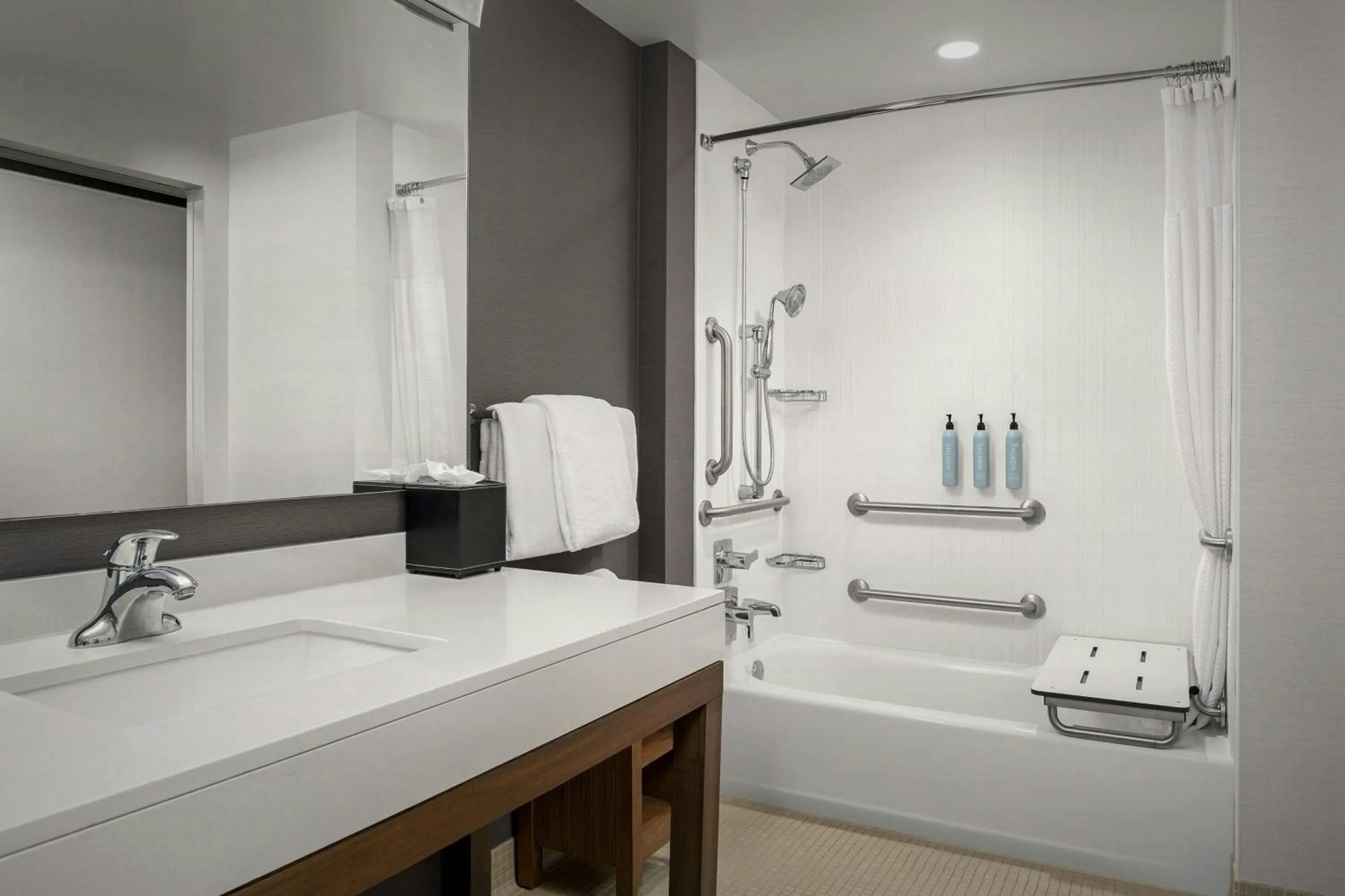 Photo of the whole room in Courtyard by Marriott Muncie at Horizon Convention Center