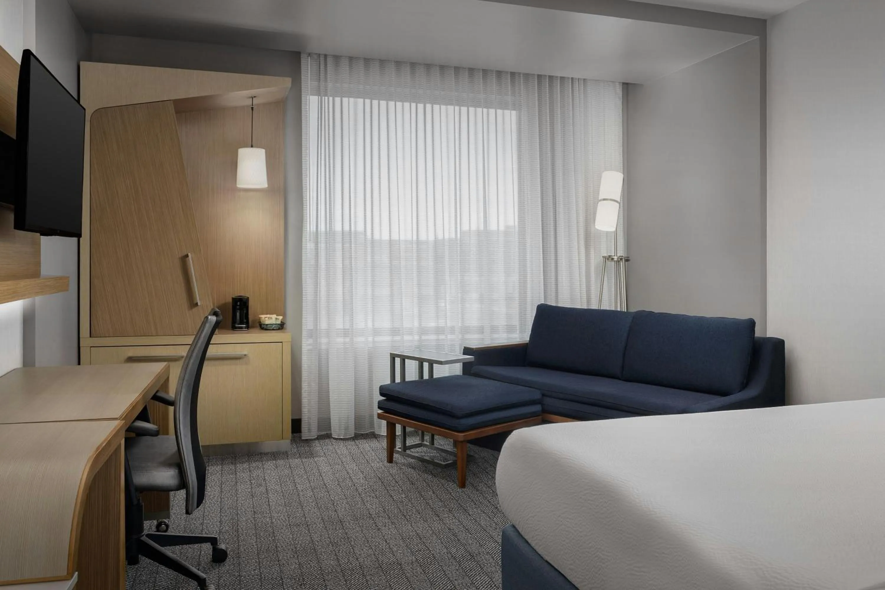 Photo of the whole room, Bed in Courtyard by Marriott Muncie at Horizon Convention Center