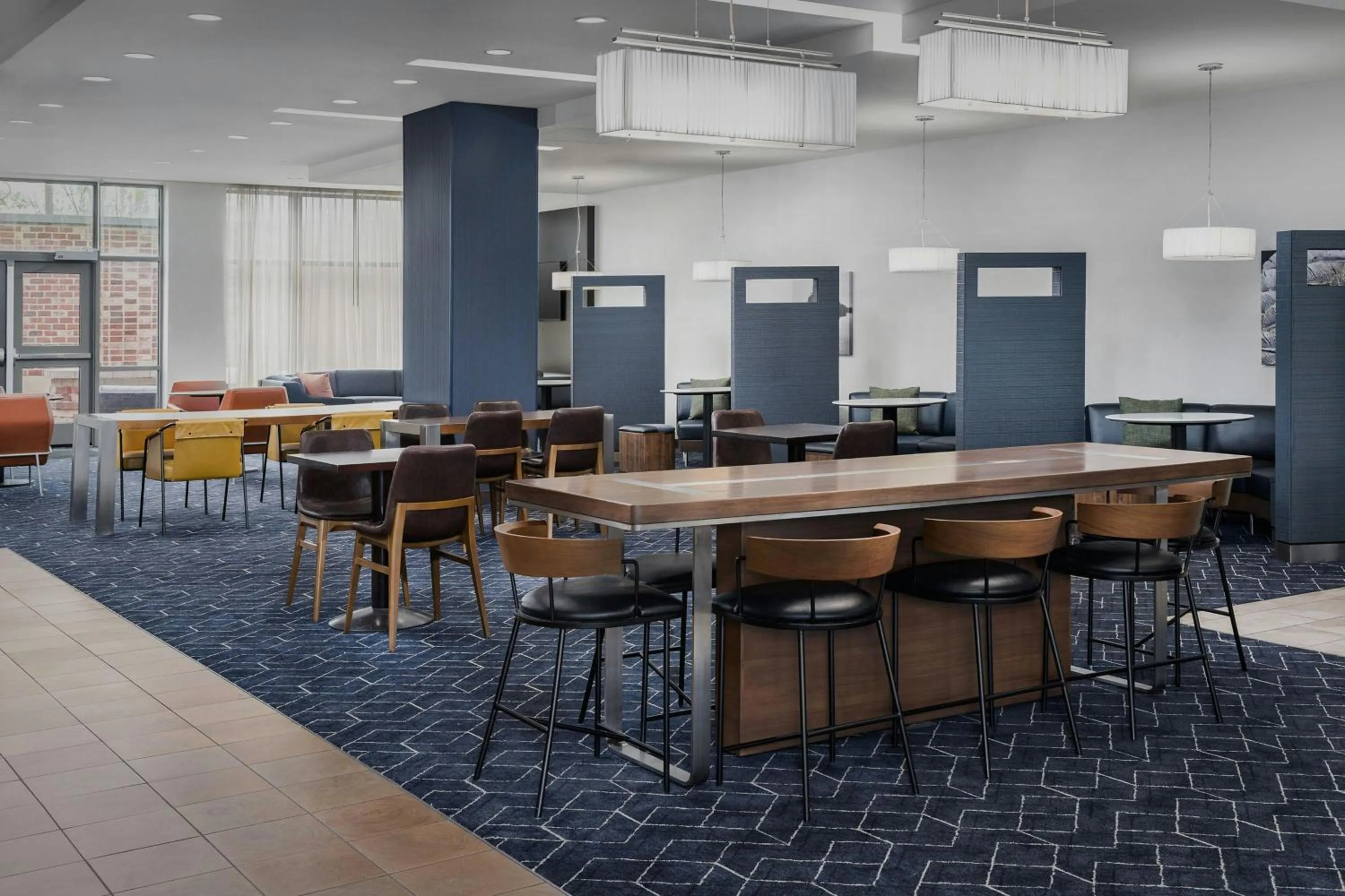 Lobby or reception in Courtyard by Marriott Muncie at Horizon Convention Center