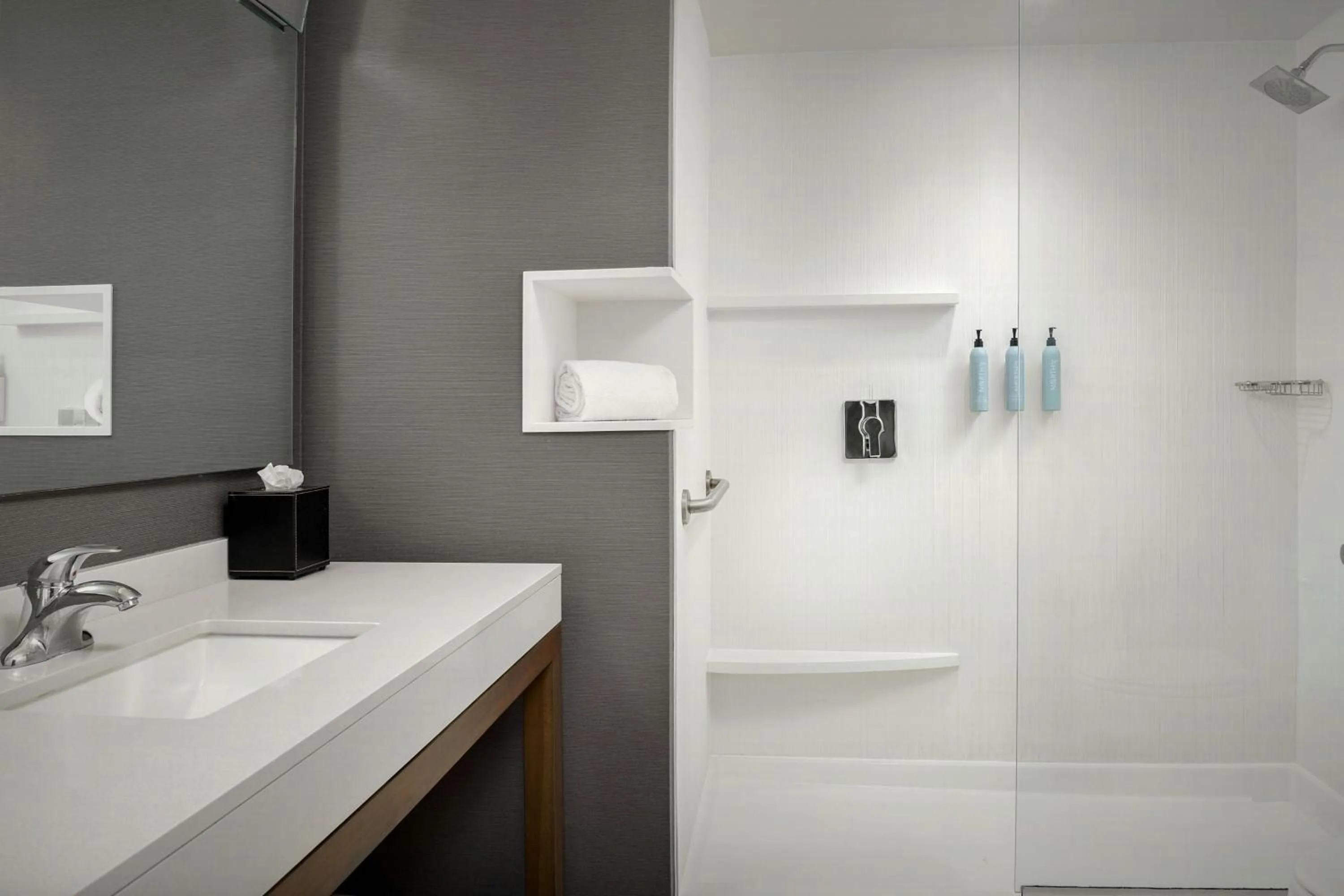 Photo of the whole room in Courtyard by Marriott Muncie at Horizon Convention Center