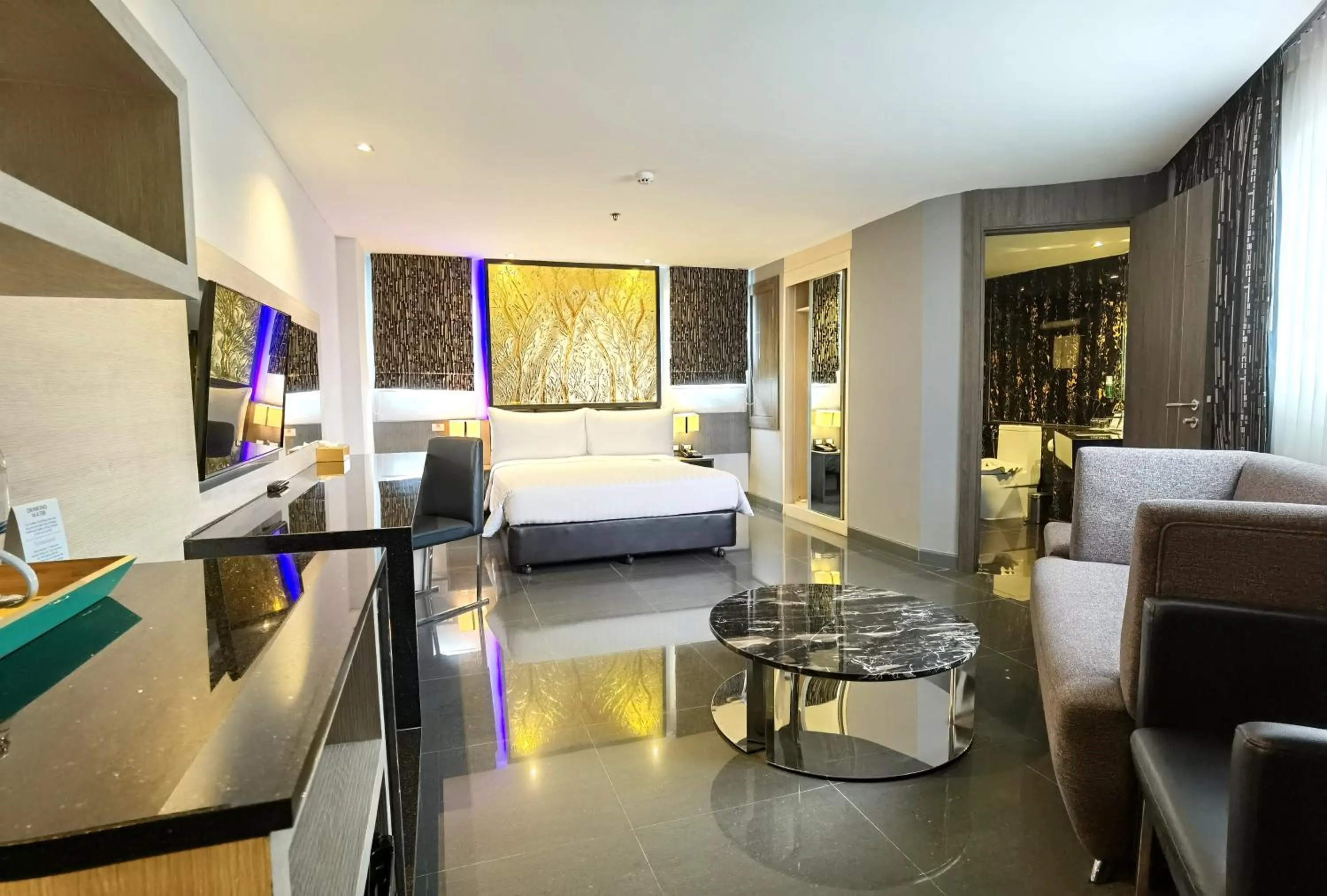 Photo of the whole room, Bed in Nova Express Pattaya Hotel