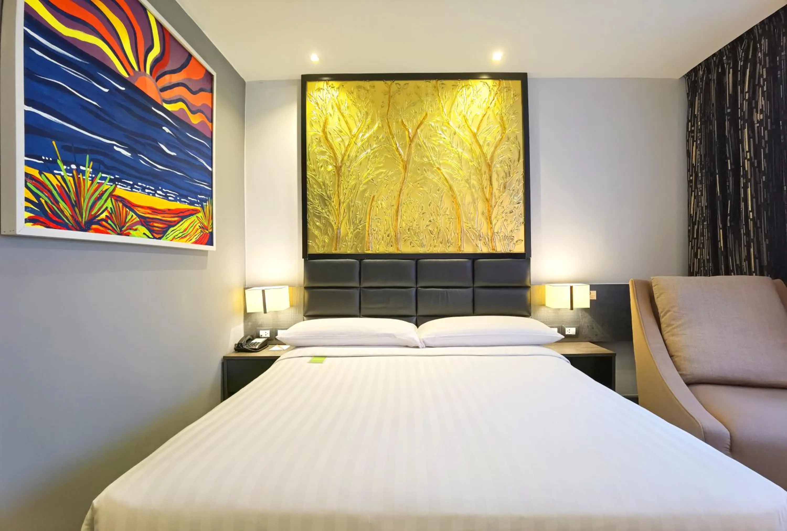 Bed in Nova Express Pattaya Hotel