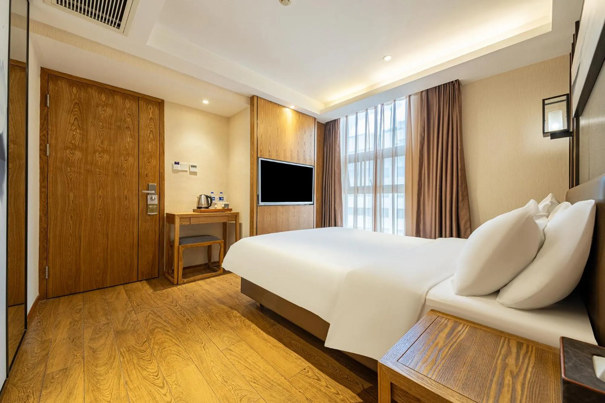 Bed in Home Inn Guiyang Railway Station