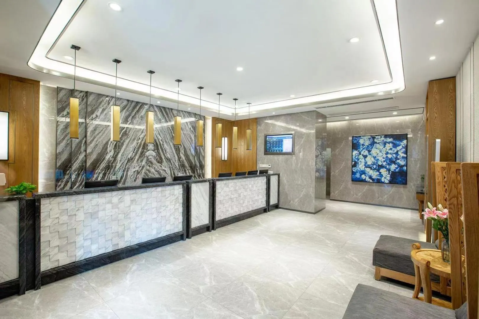 Lobby or reception in Home Inn Guiyang Railway Station